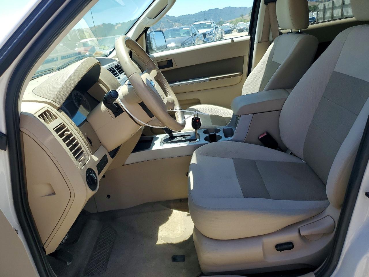 2009 Ford Escape Xlt White vin: 1FMCU03G19KA94980