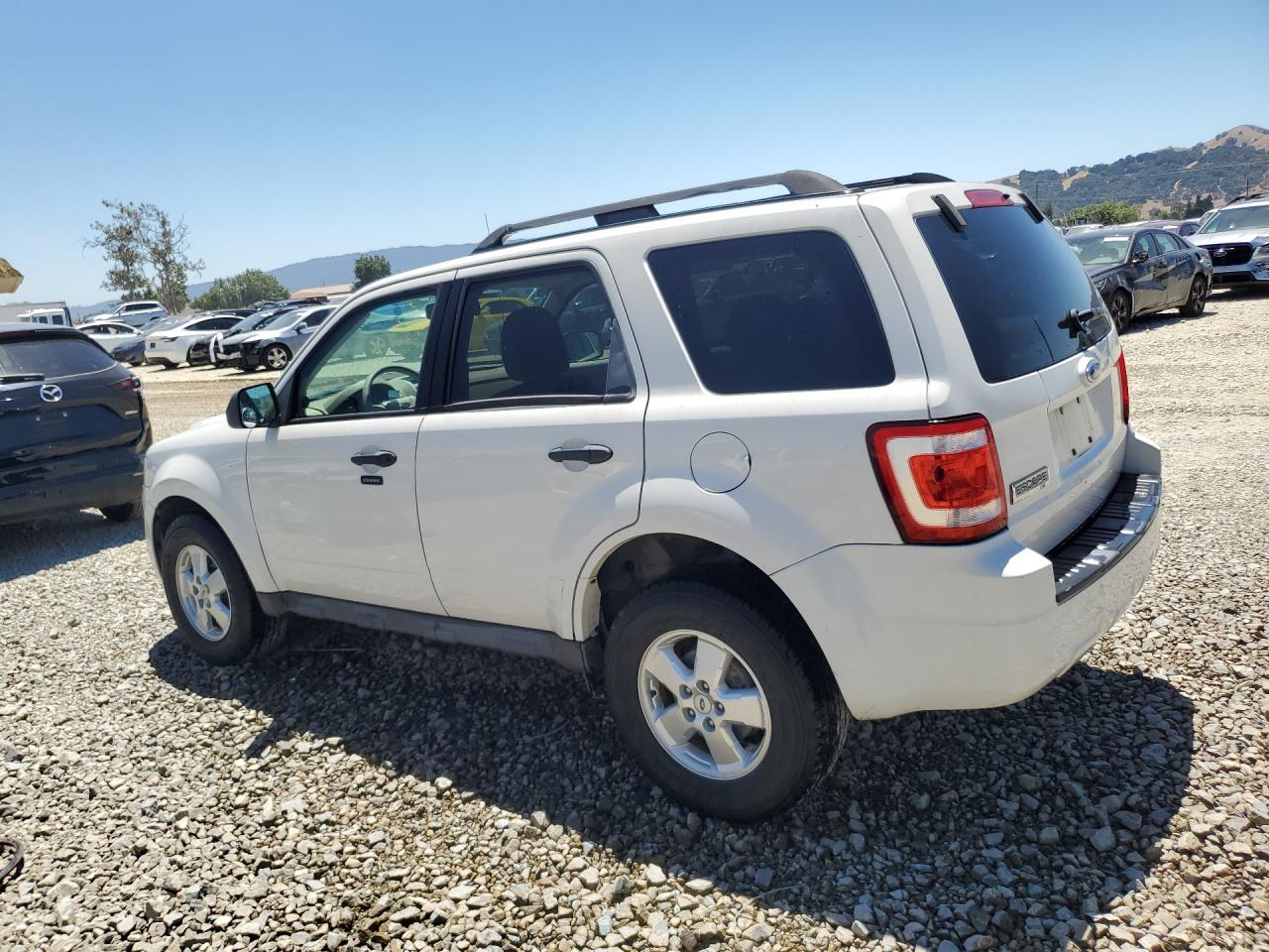 2009 Ford Escape Xlt White vin: 1FMCU03G19KA94980 Damage: Left Qtr Panel, Dent(S) W/ Paint Dmg, 2 To 3 Inches