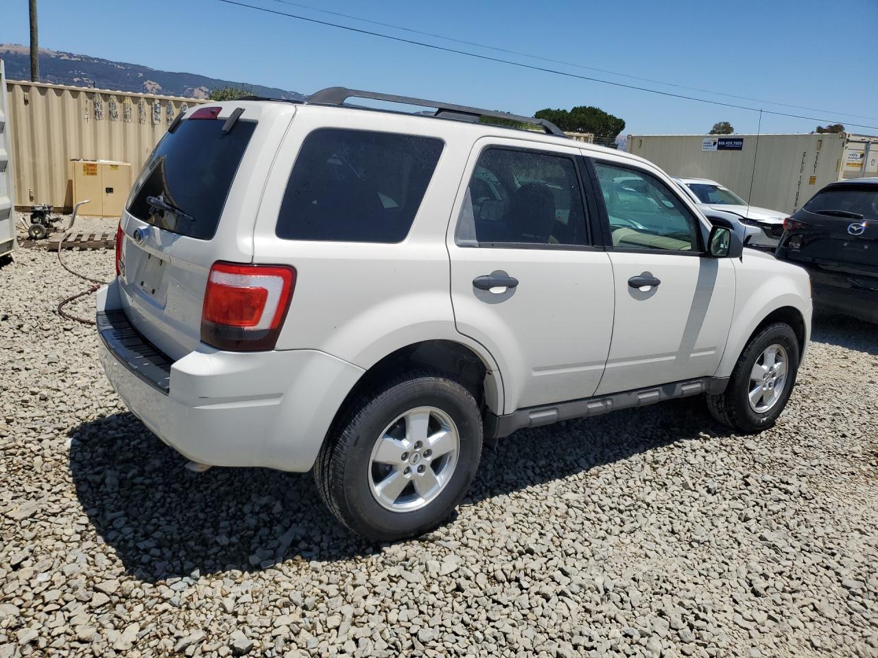 2009 Ford Escape Xlt White vin: 1FMCU03G19KA94980 Damage: Right Qtr Panel, Heavy Scratch, 1/8 To 1/2 Inch