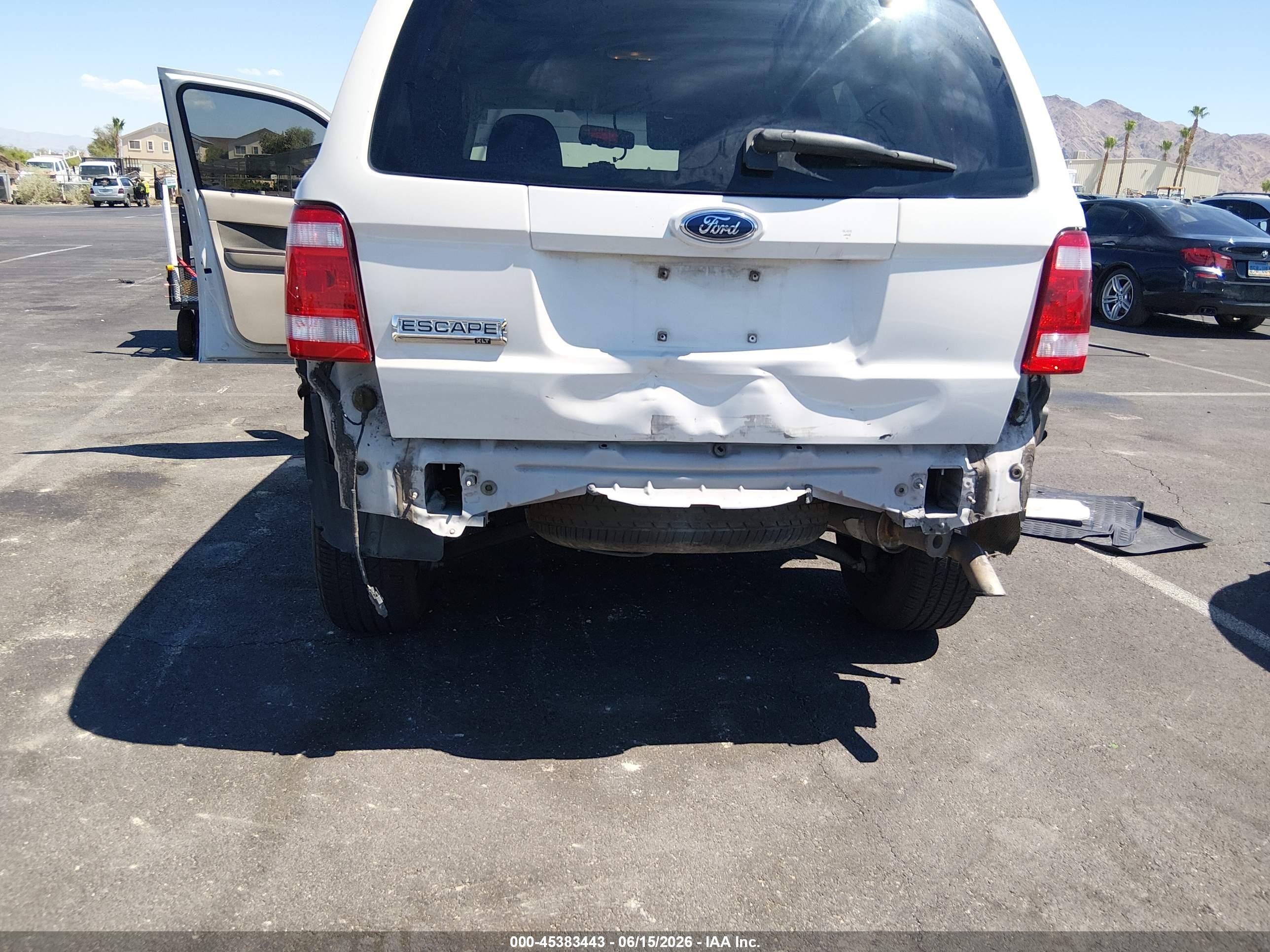 2009 Ford Escape Xlt White vin: 1FMCU03G19KB86221