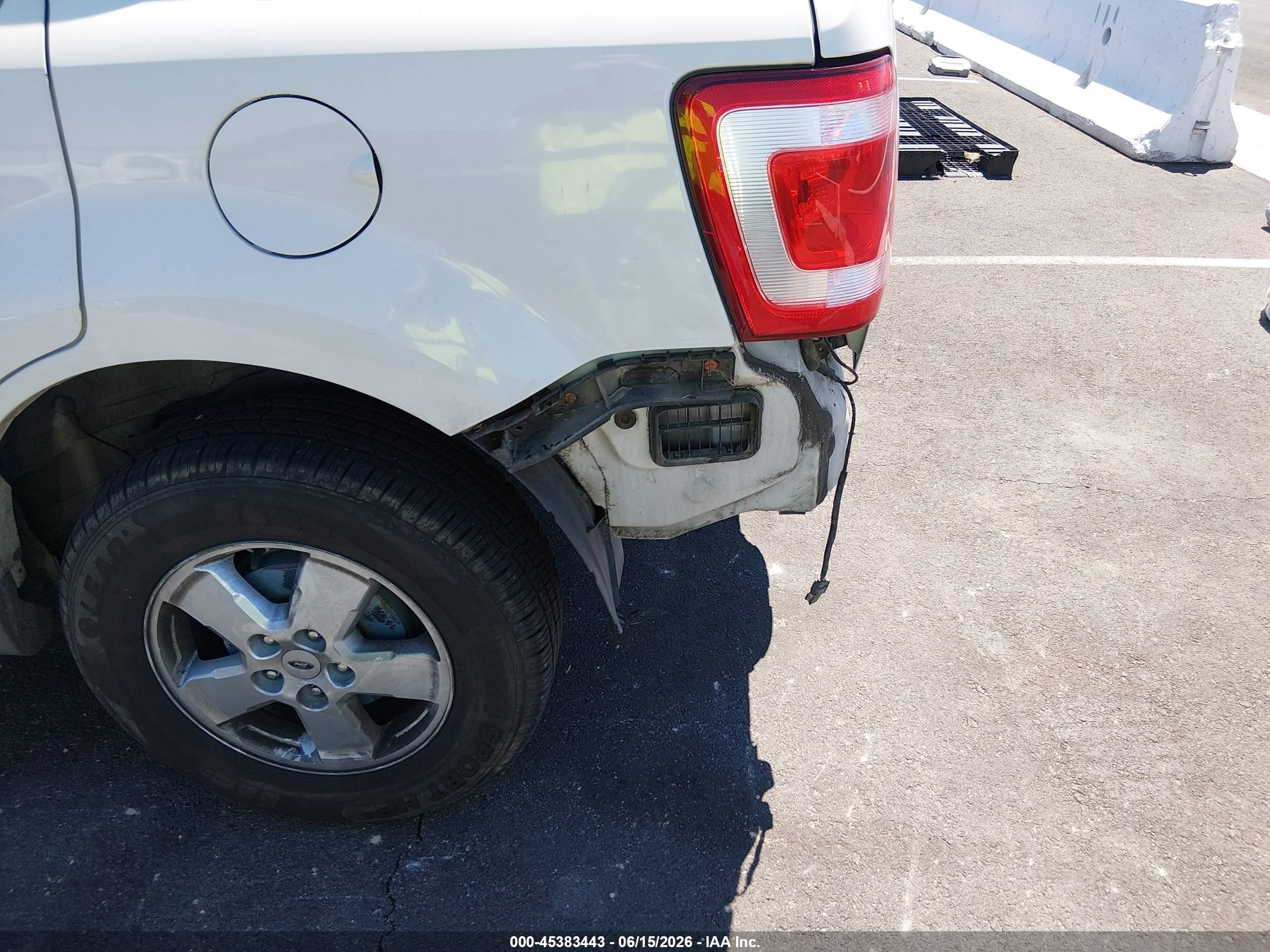 2009 Ford Escape Xlt White vin: 1FMCU03G19KB86221