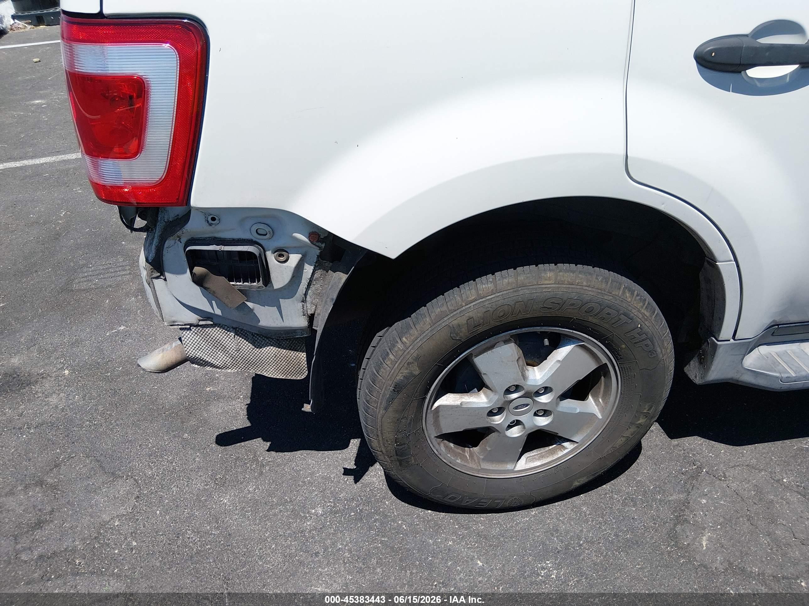 2009 Ford Escape Xlt White vin: 1FMCU03G19KB86221