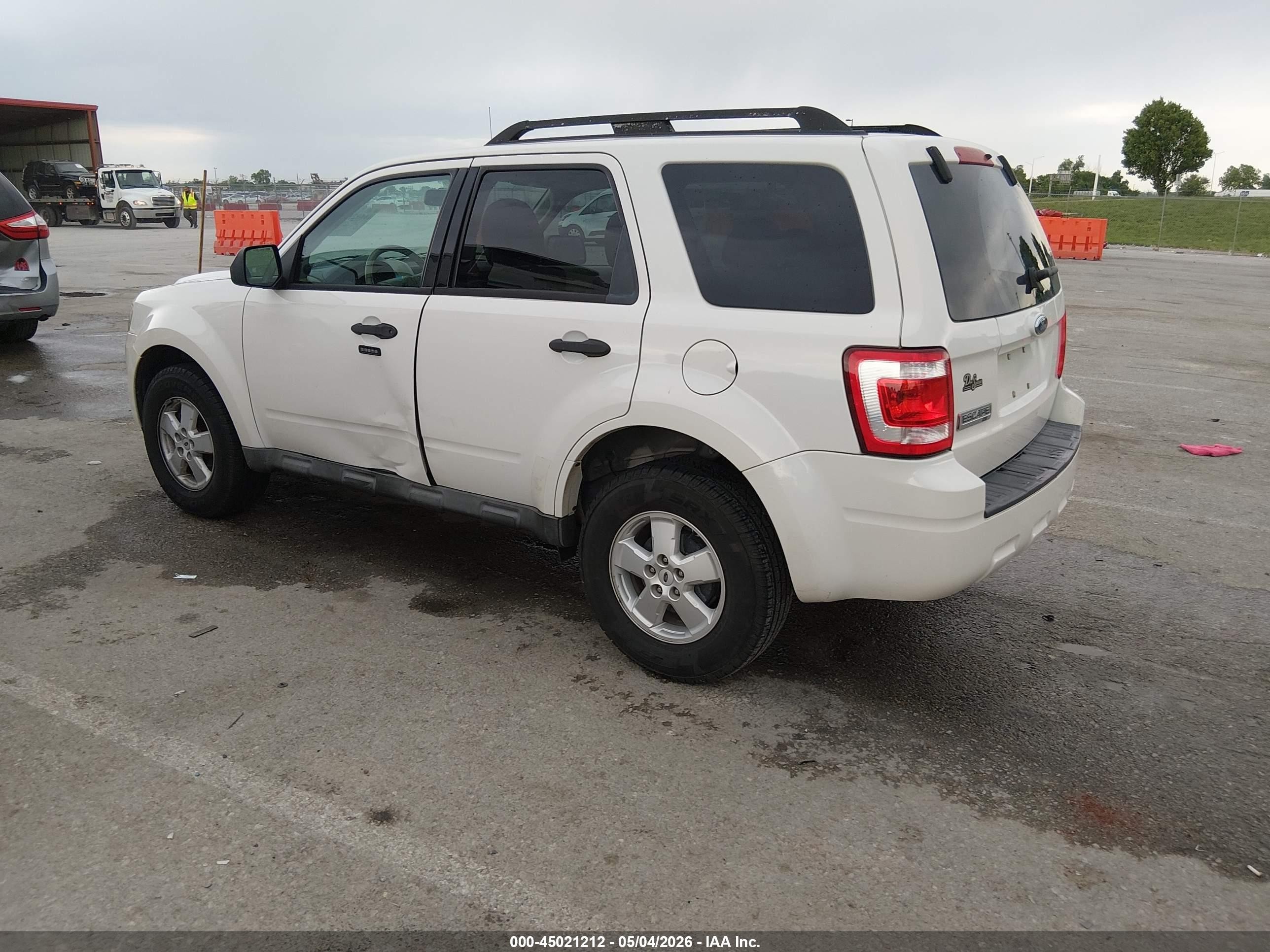 2009 Ford Escape Xlt White vin: 1FMCU03G29KB62865