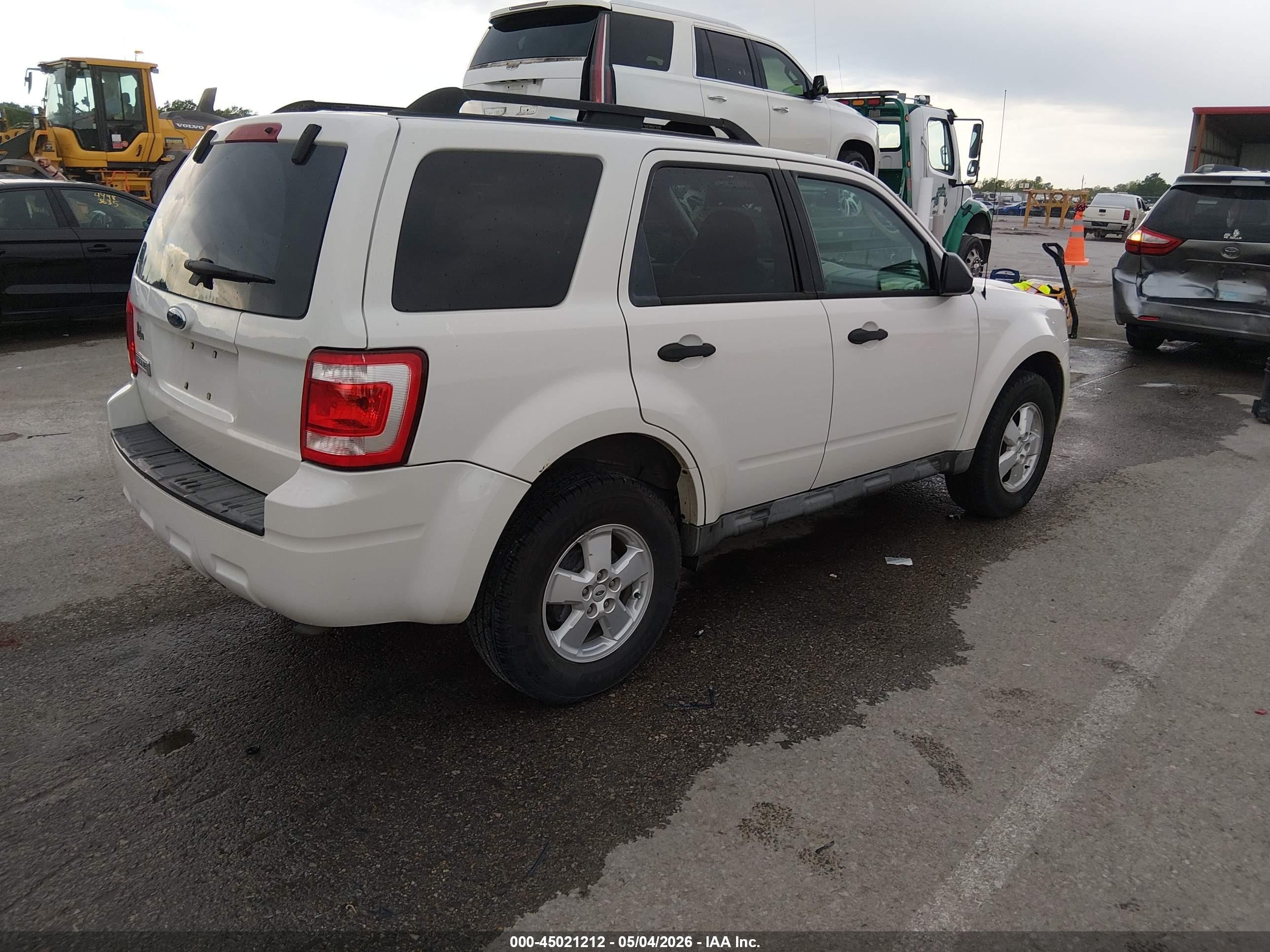 2009 Ford Escape Xlt White vin: 1FMCU03G29KB62865