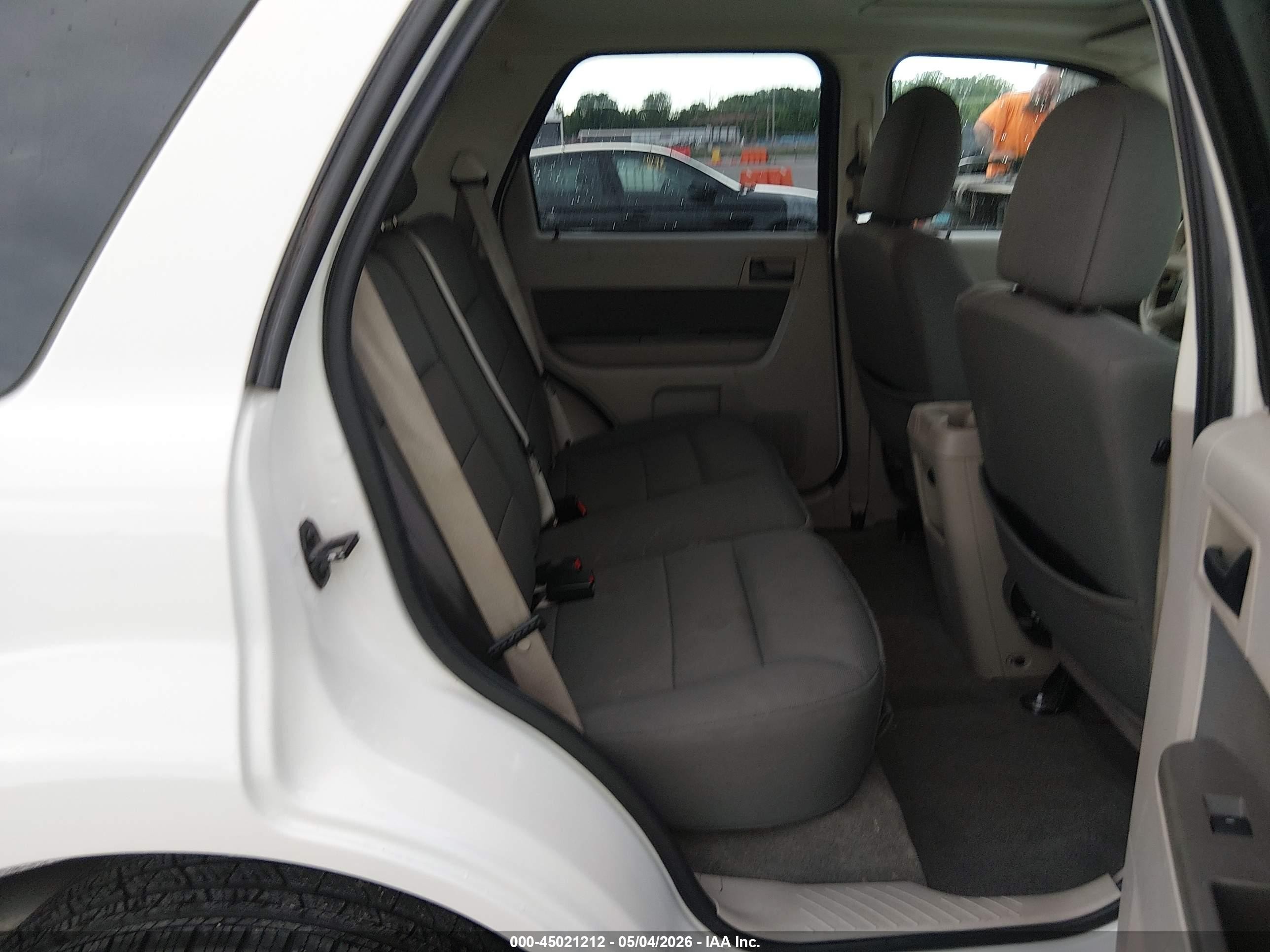 2009 Ford Escape Xlt White vin: 1FMCU03G29KB62865