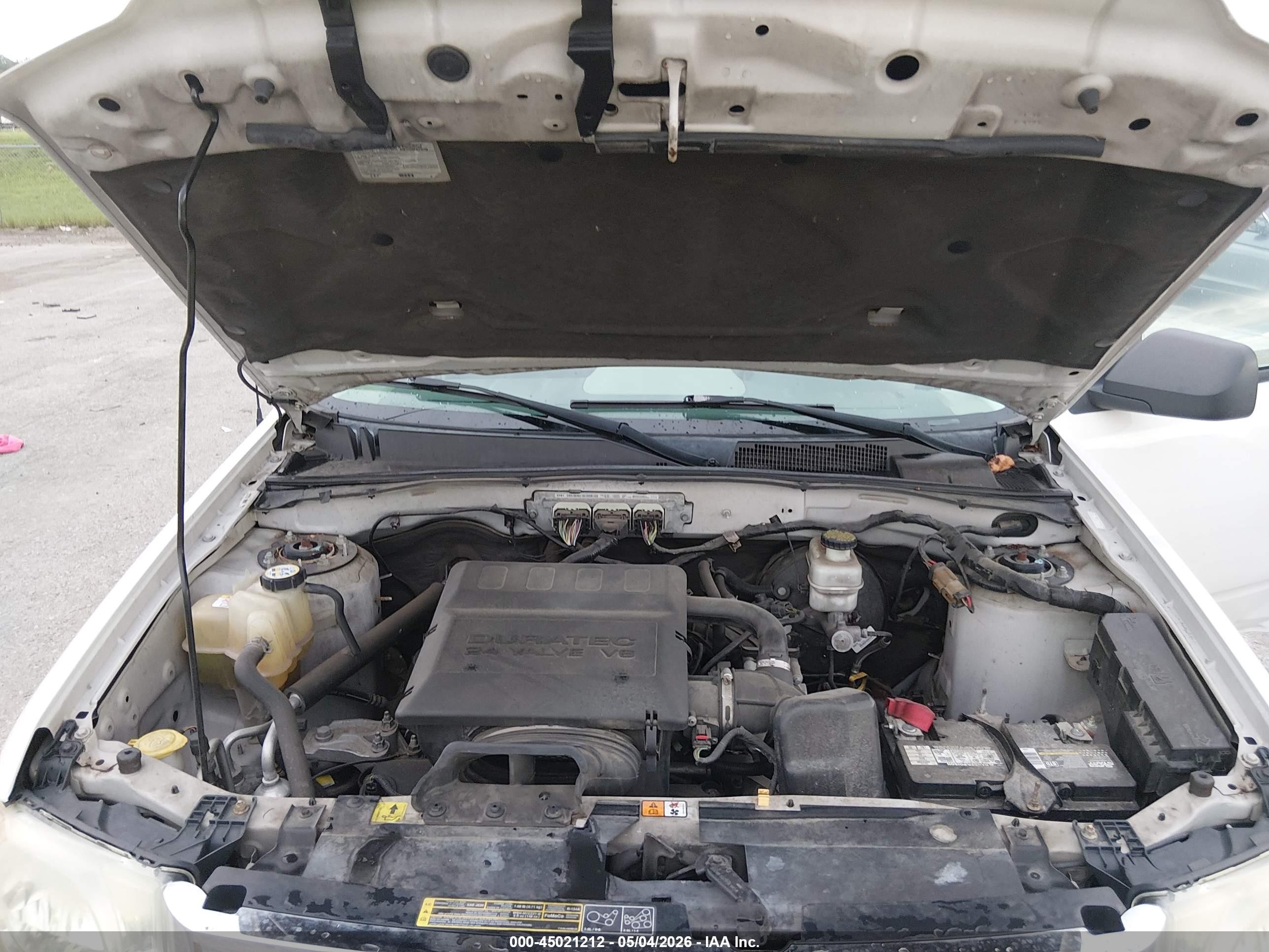2009 Ford Escape Xlt White vin: 1FMCU03G29KB62865
