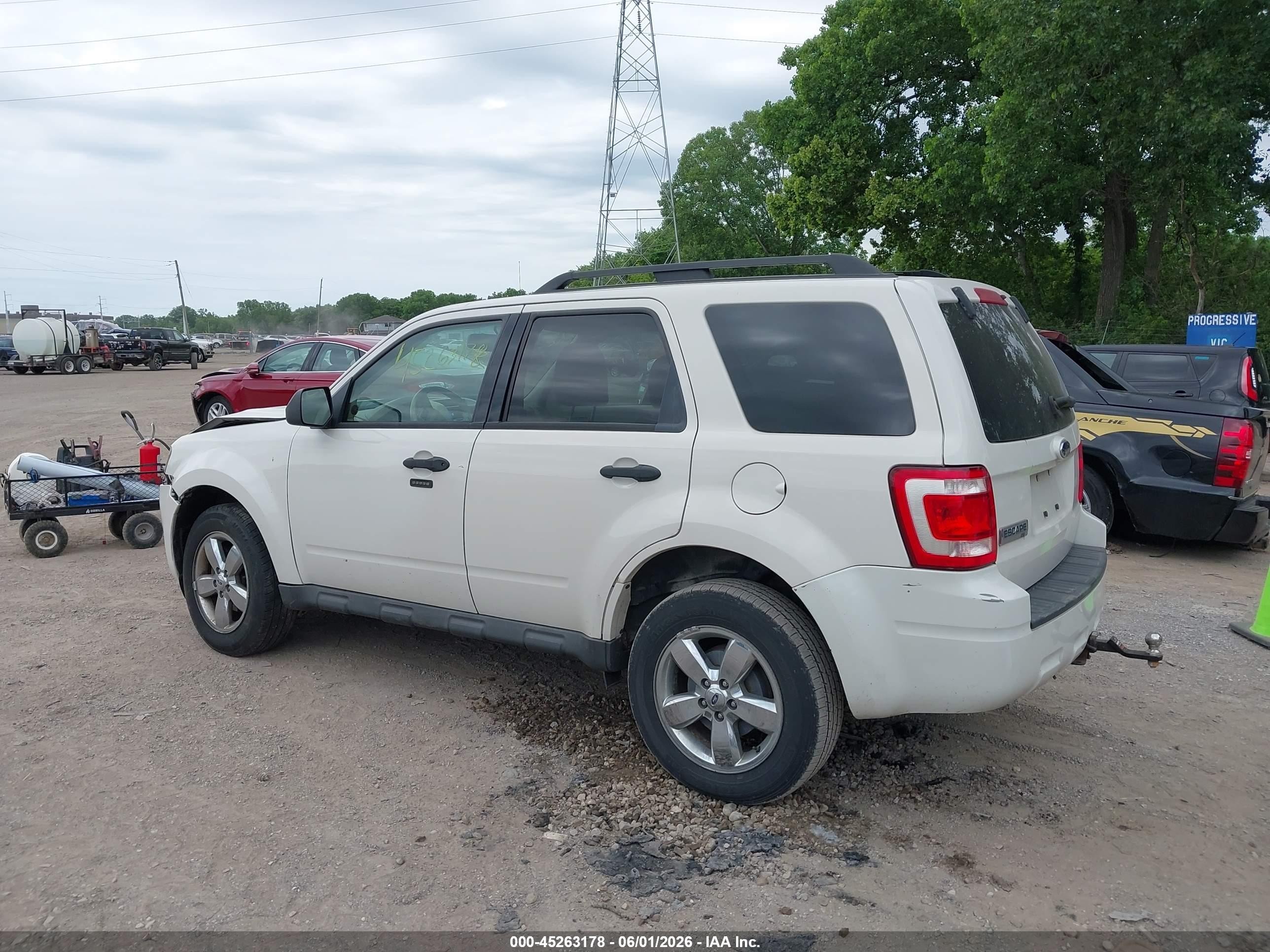 2009 Ford Escape Xlt White vin: 1FMCU03G39KB63779