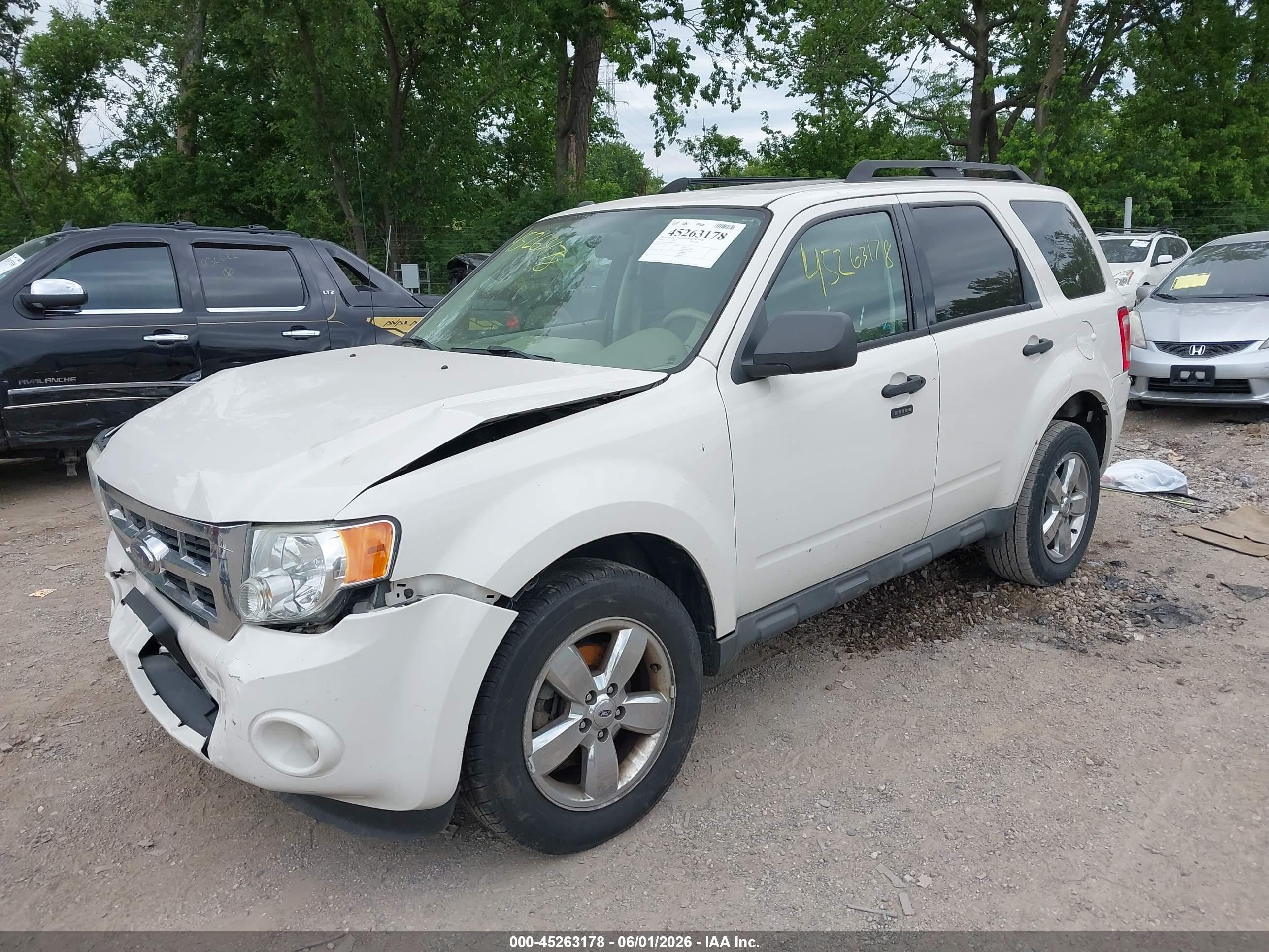 2009 Ford Escape Xlt White vin: 1FMCU03G39KB63779