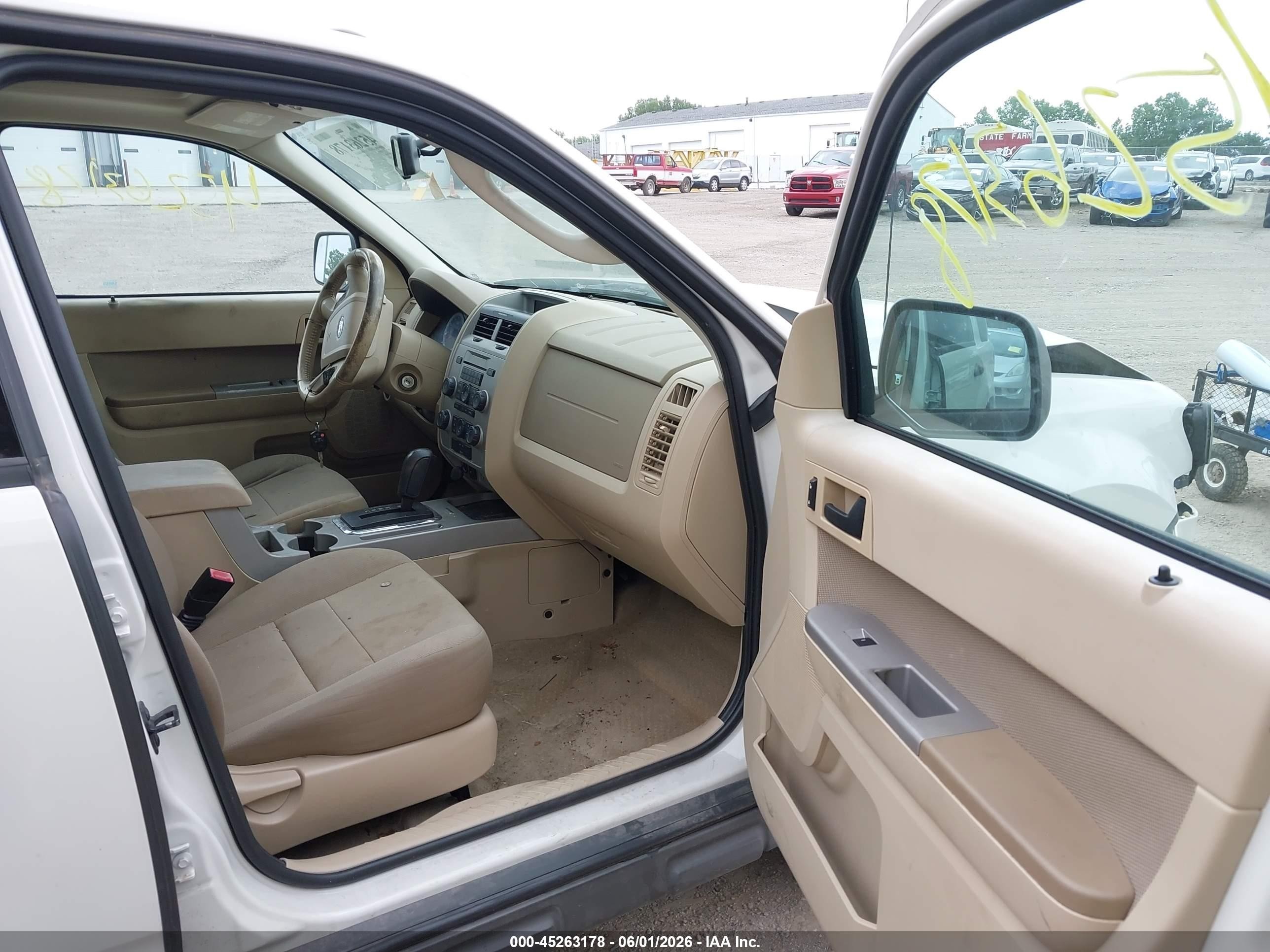 2009 Ford Escape Xlt White vin: 1FMCU03G39KB63779