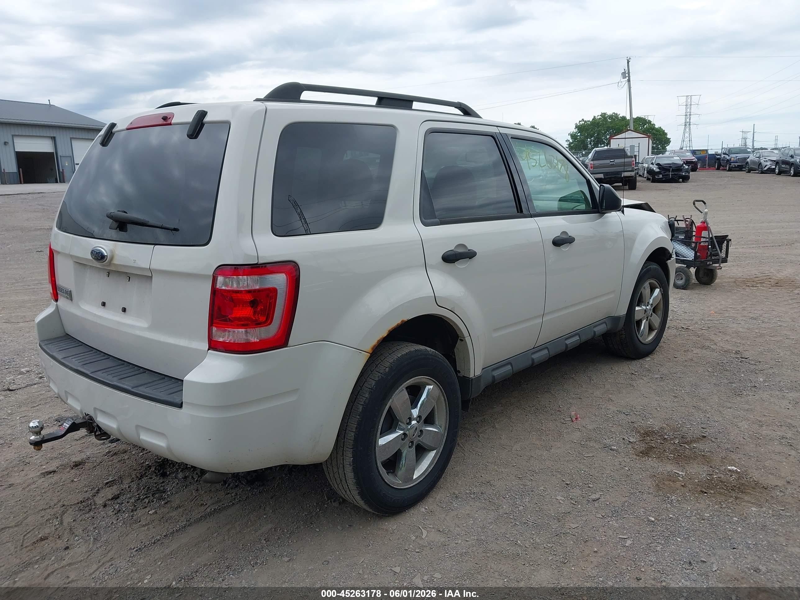 2009 Ford Escape Xlt White vin: 1FMCU03G39KB63779
