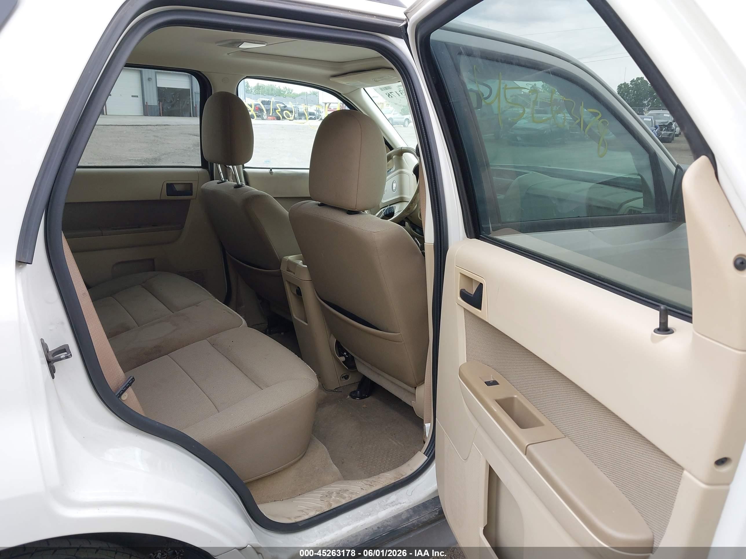 2009 Ford Escape Xlt White vin: 1FMCU03G39KB63779