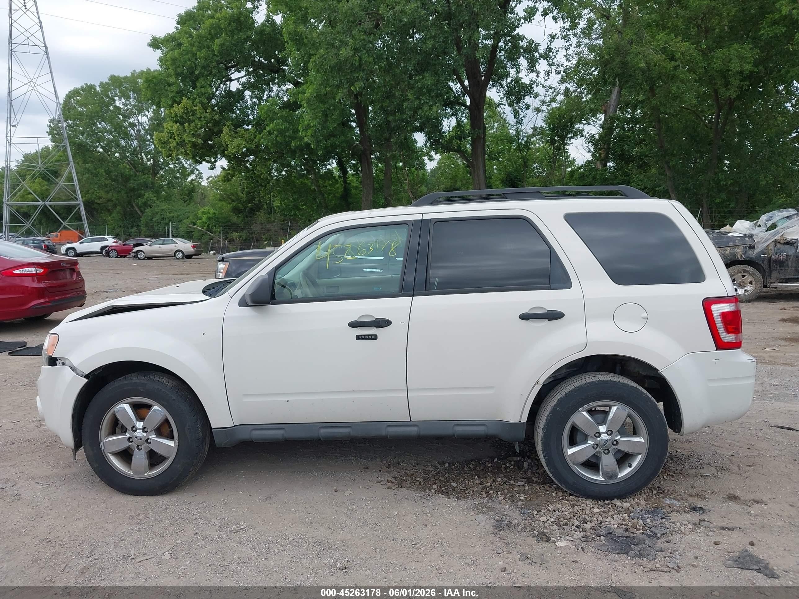 2009 Ford Escape Xlt White vin: 1FMCU03G39KB63779