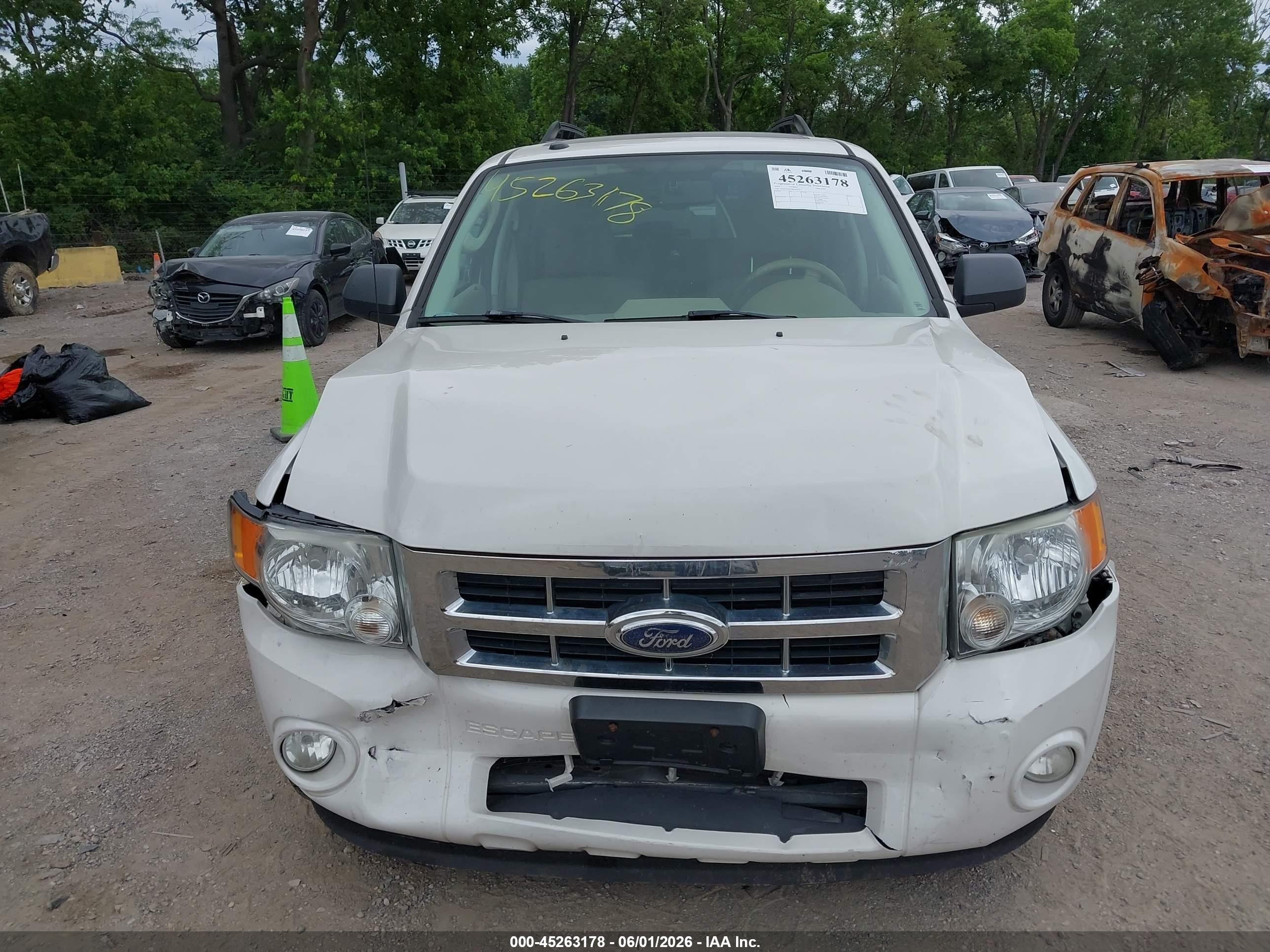 2009 Ford Escape Xlt White vin: 1FMCU03G39KB63779