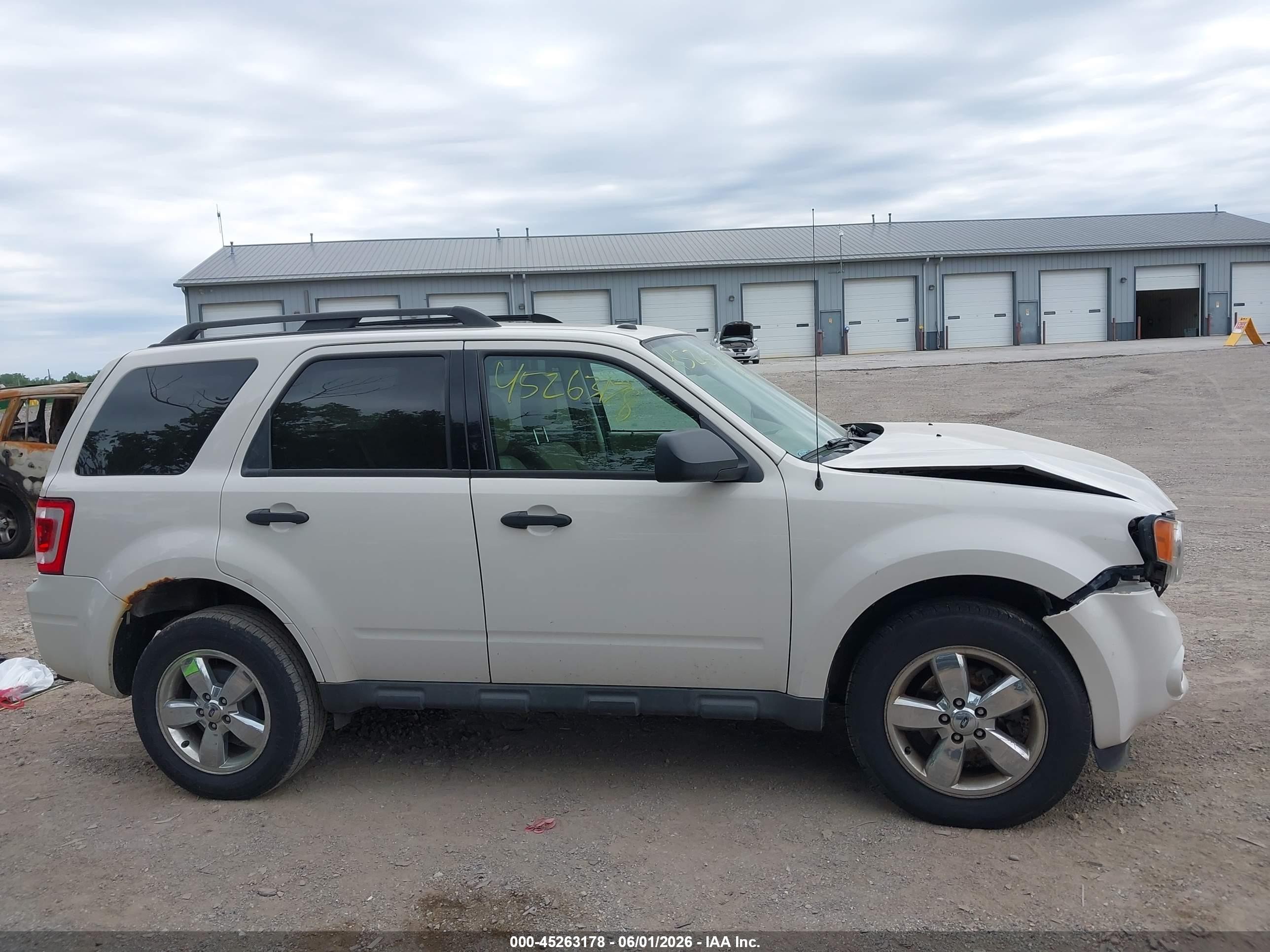2009 Ford Escape Xlt White vin: 1FMCU03G39KB63779