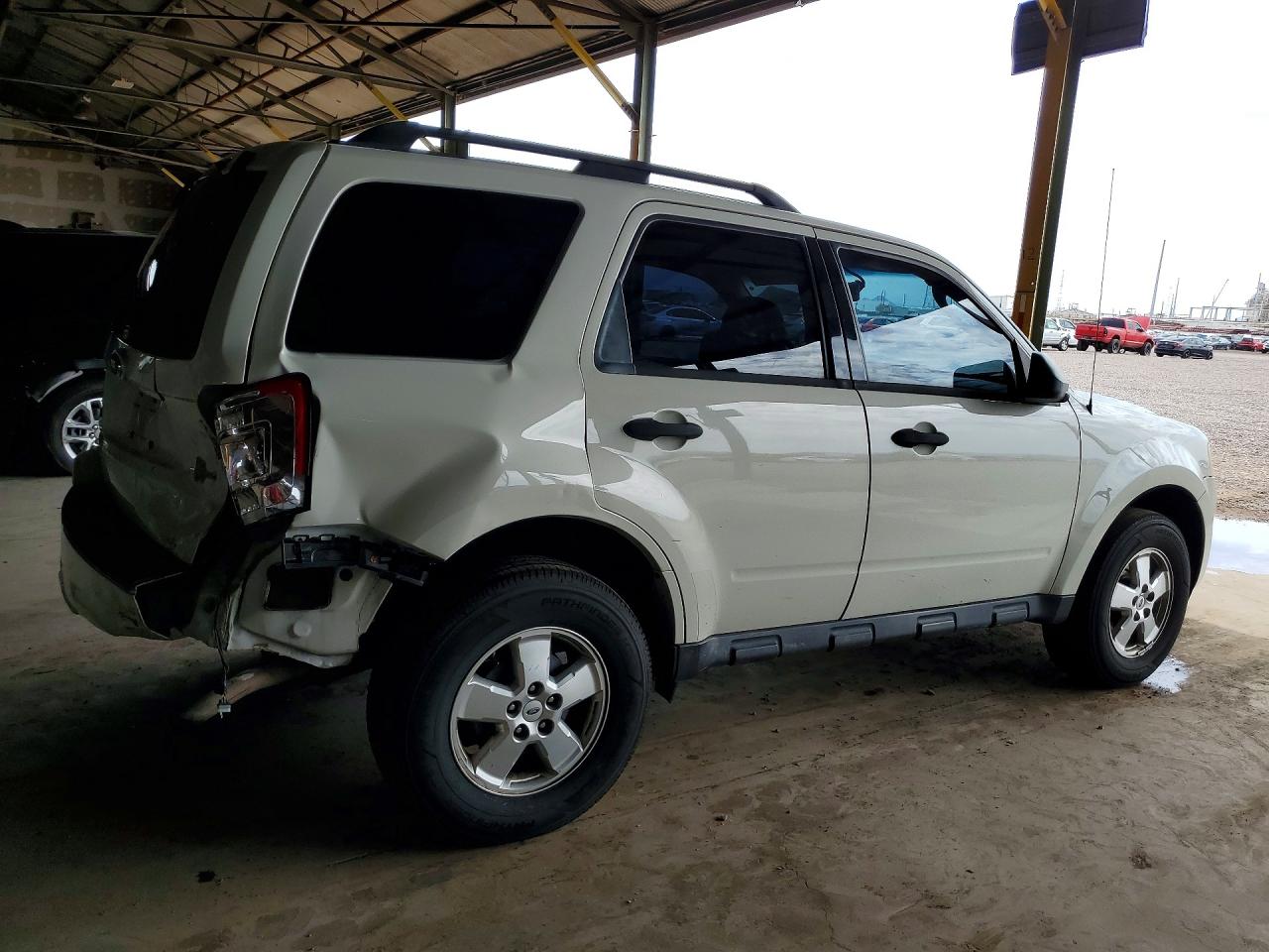 2009 Ford Escape Xlt White vin: 1FMCU03G49KC11130