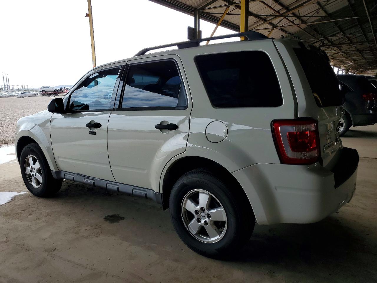 2009 Ford Escape Xlt White vin: 1FMCU03G49KC11130