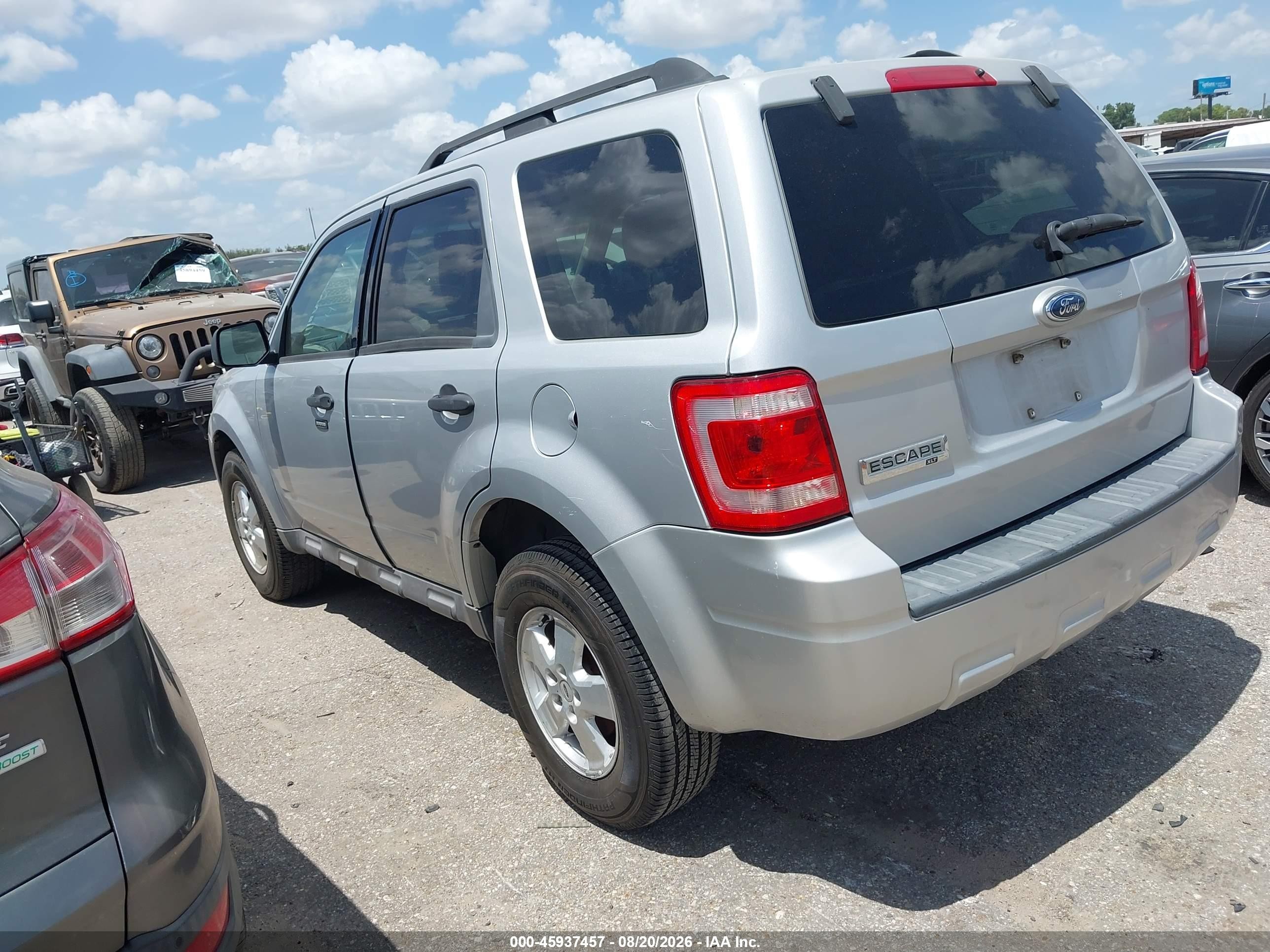 2009 Ford Escape Xlt White vin: 1FMCU03G59KA30618