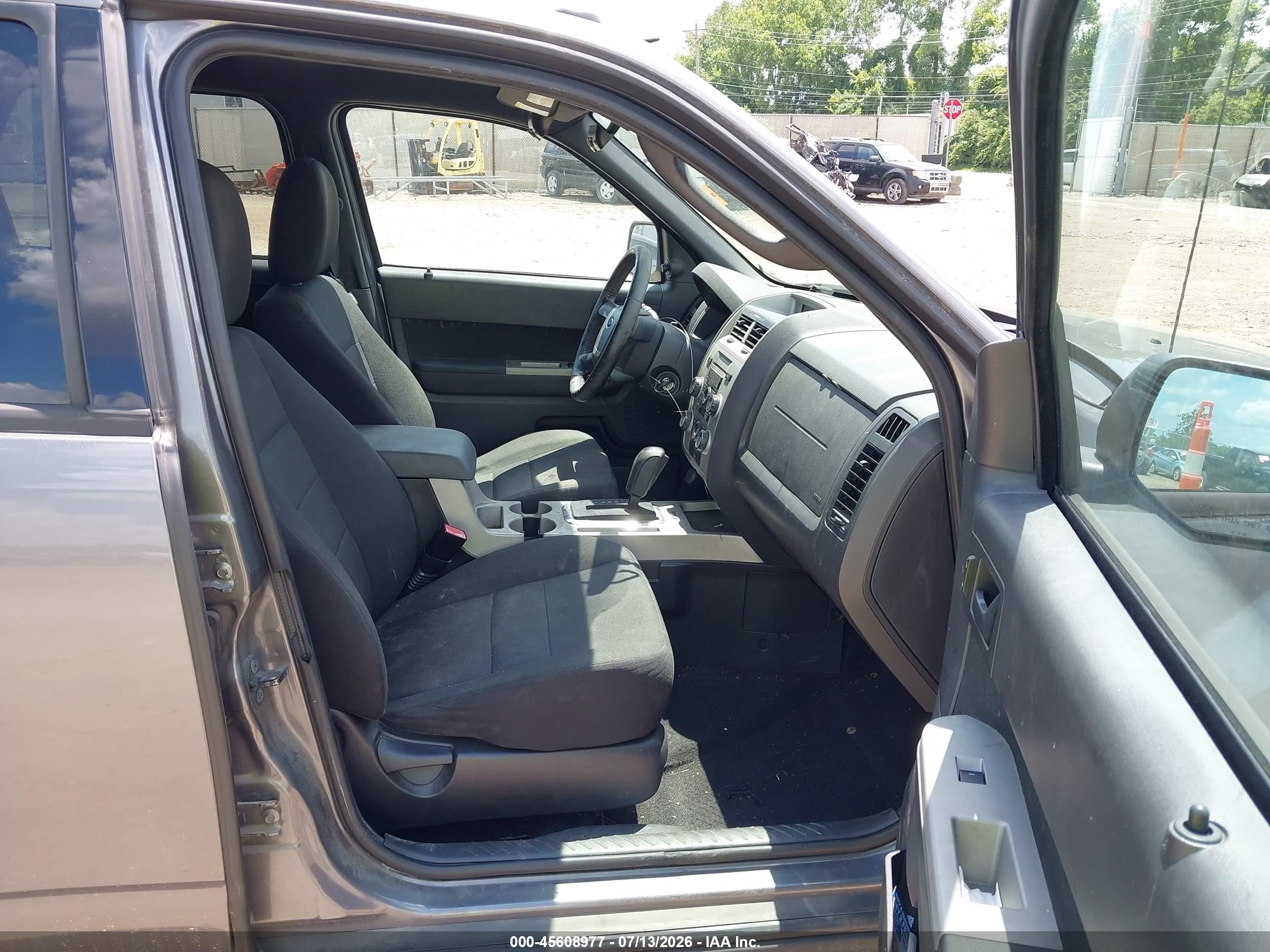 2009 Ford Escape Xlt Gray vin: 1FMCU03G59KC04137