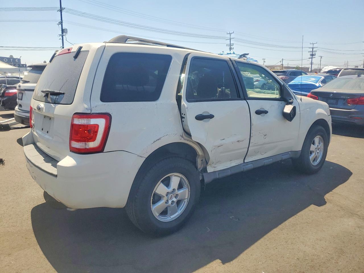 2009 Ford Escape Xlt White vin: 1FMCU03G69KC85391