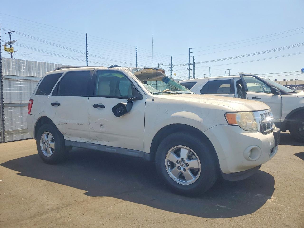 2009 Ford Escape Xlt White vin: 1FMCU03G69KC85391