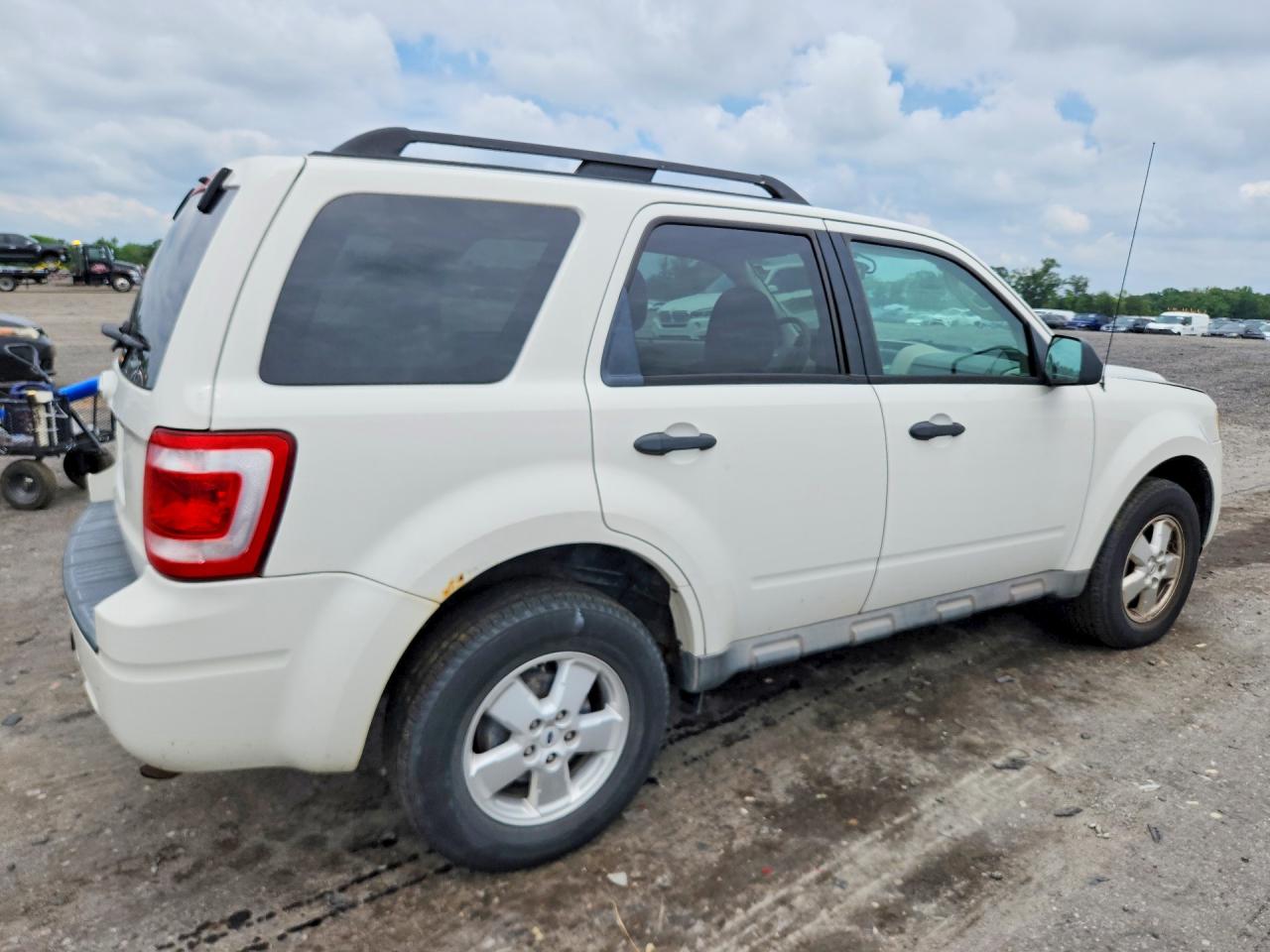 2009 Ford Escape Xlt White vin: 1FMCU03G79KC34692