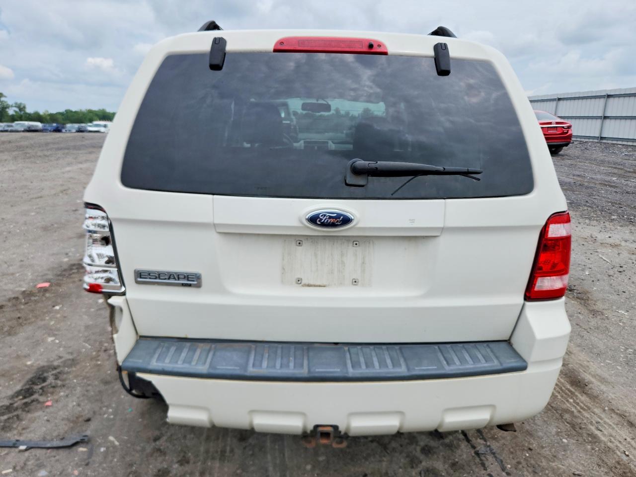 2009 Ford Escape Xlt White vin: 1FMCU03G79KC34692