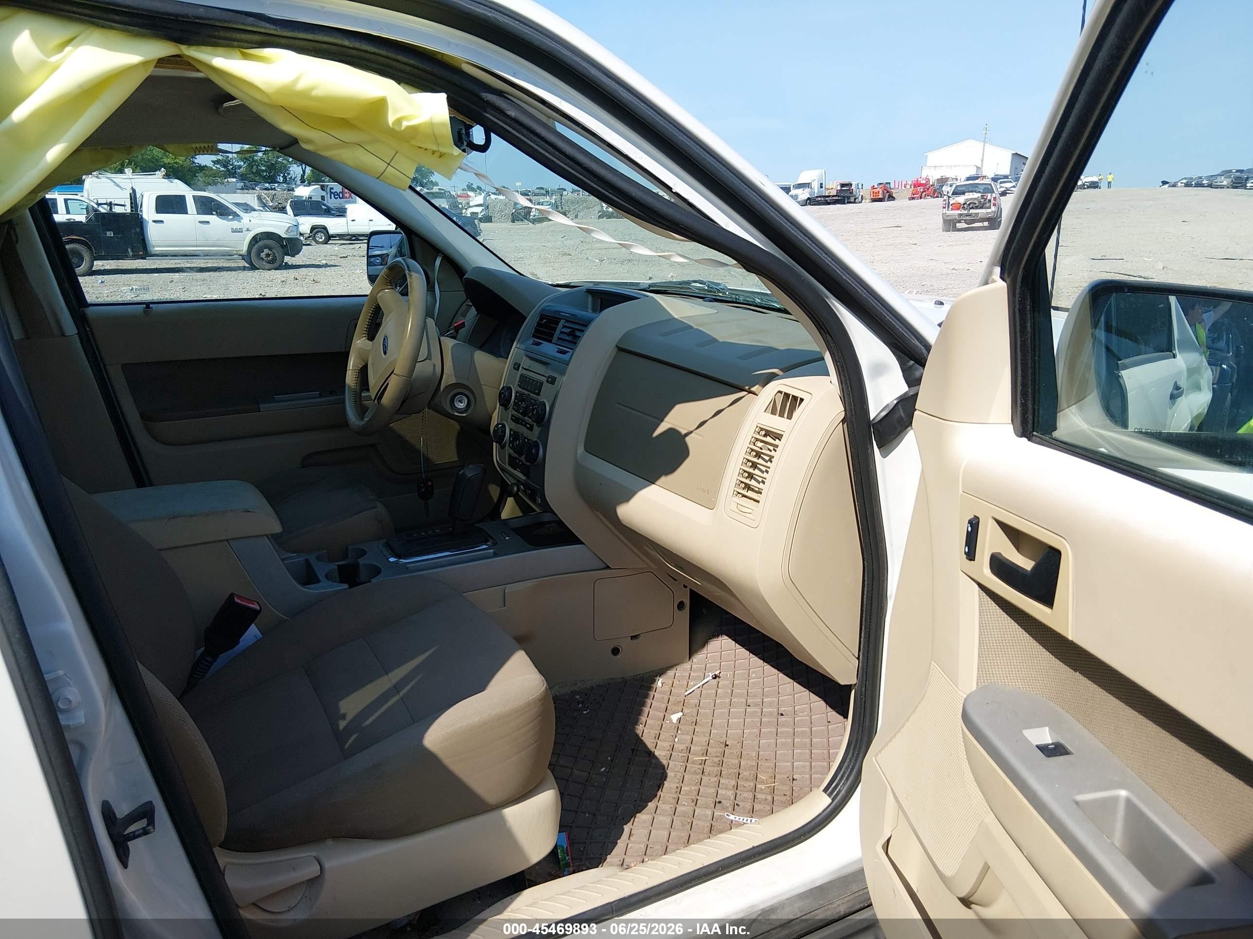 2009 Ford Escape Xlt White vin: 1FMCU03G79KC67143