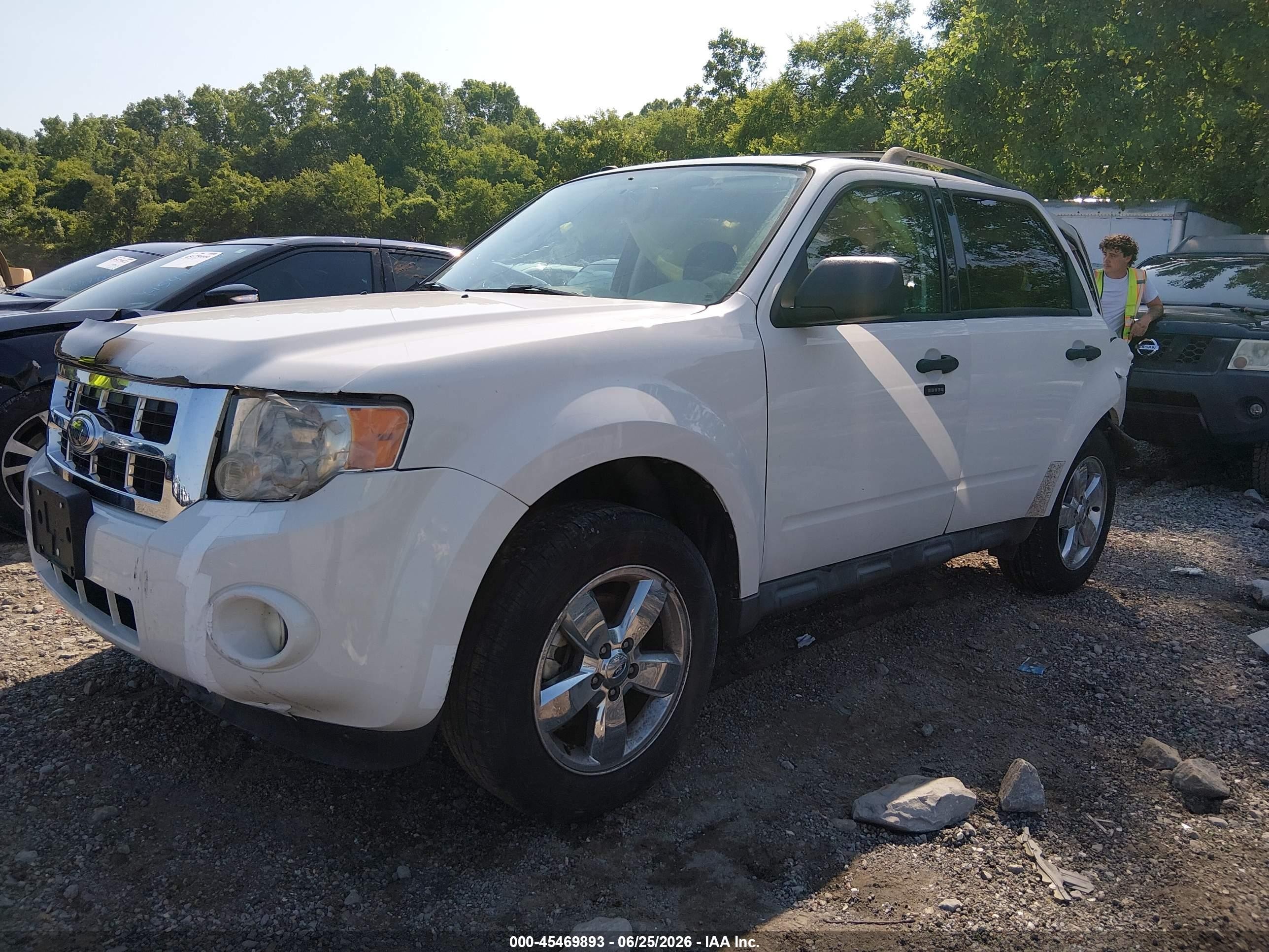 2009 Ford Escape Xlt White vin: 1FMCU03G79KC67143