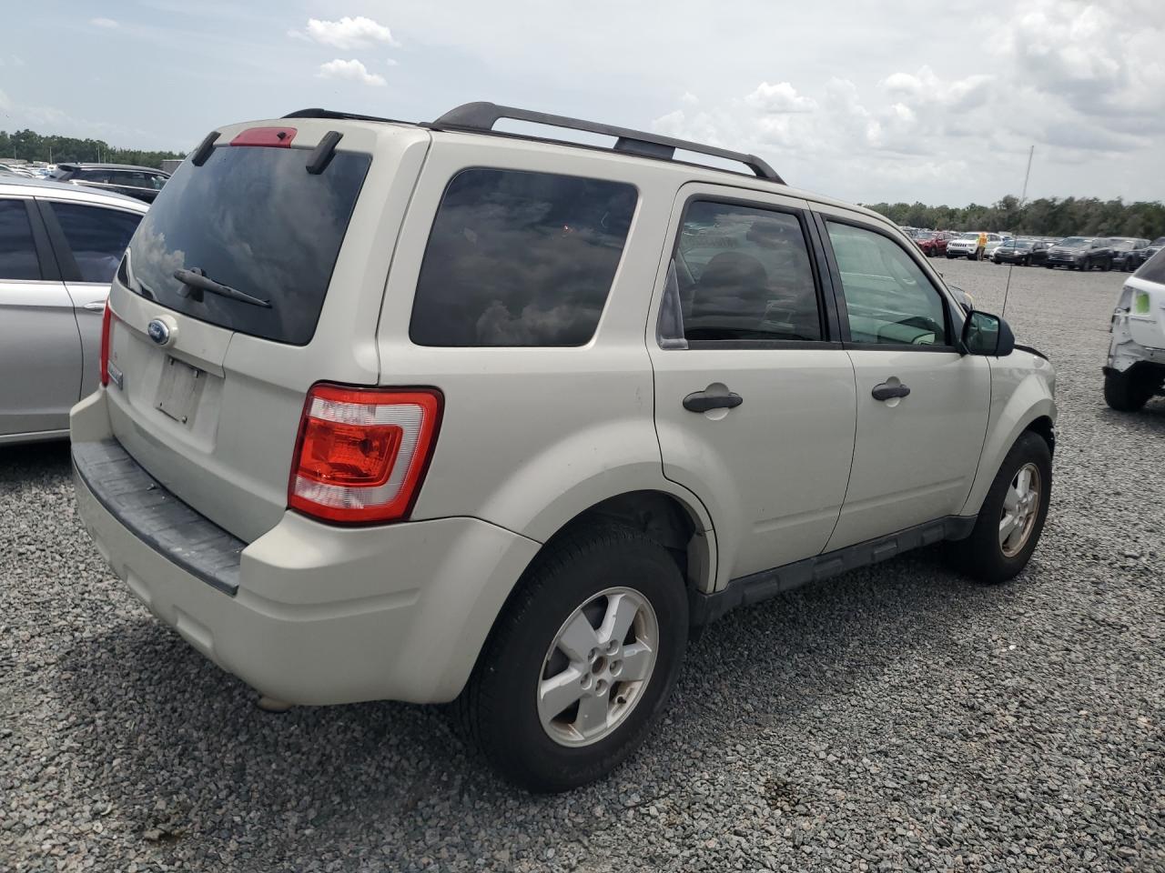 2009 Ford Escape Xlt Gold vin: 1FMCU03G99KA29245