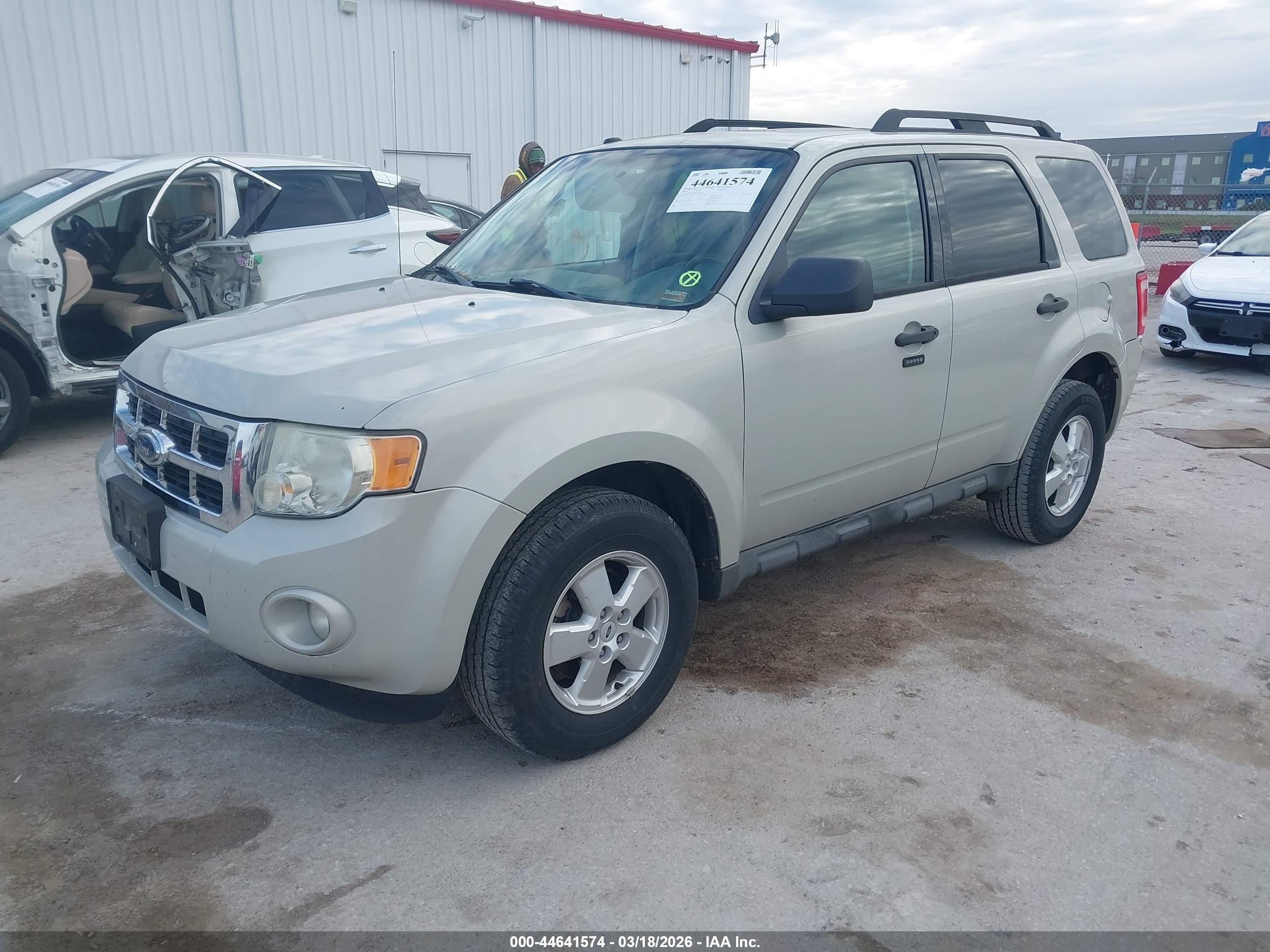 2009 Ford Escape Xlt Cream vin: 1FMCU03G99KC02410