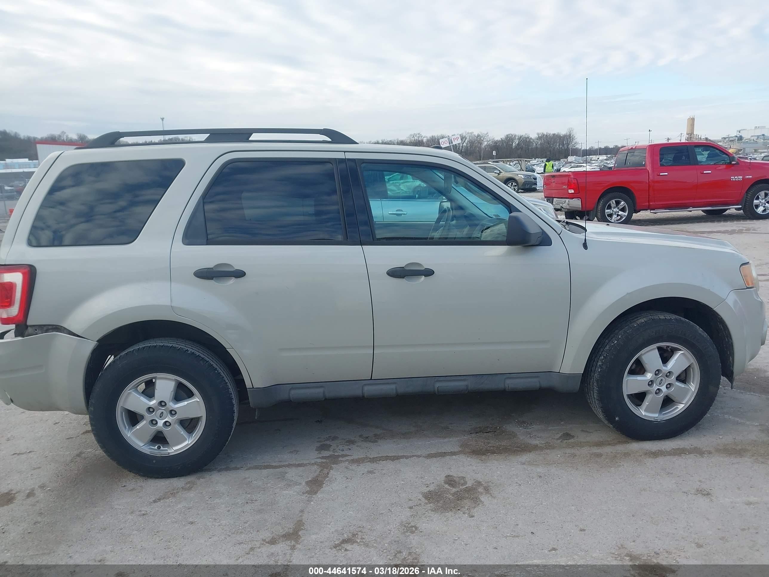 2009 Ford Escape Xlt Cream vin: 1FMCU03G99KC02410