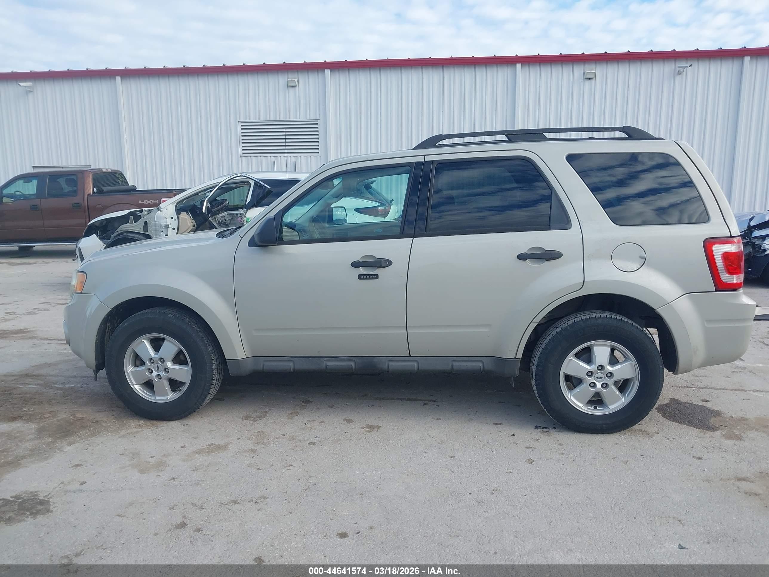 2009 Ford Escape Xlt Cream vin: 1FMCU03G99KC02410
