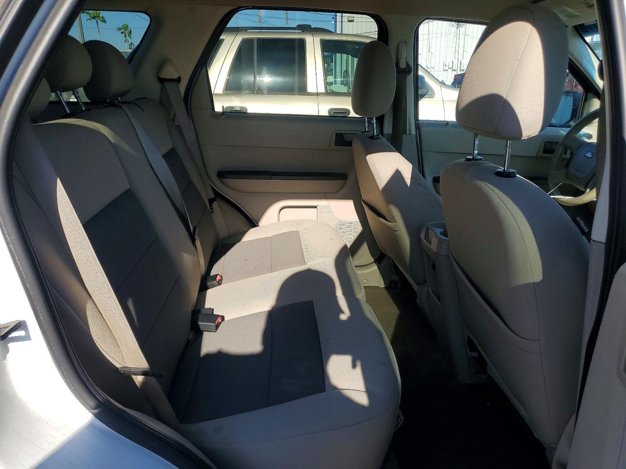 2008 Ford Escape Xlt White vin: 1FMCU03Z08KB01286