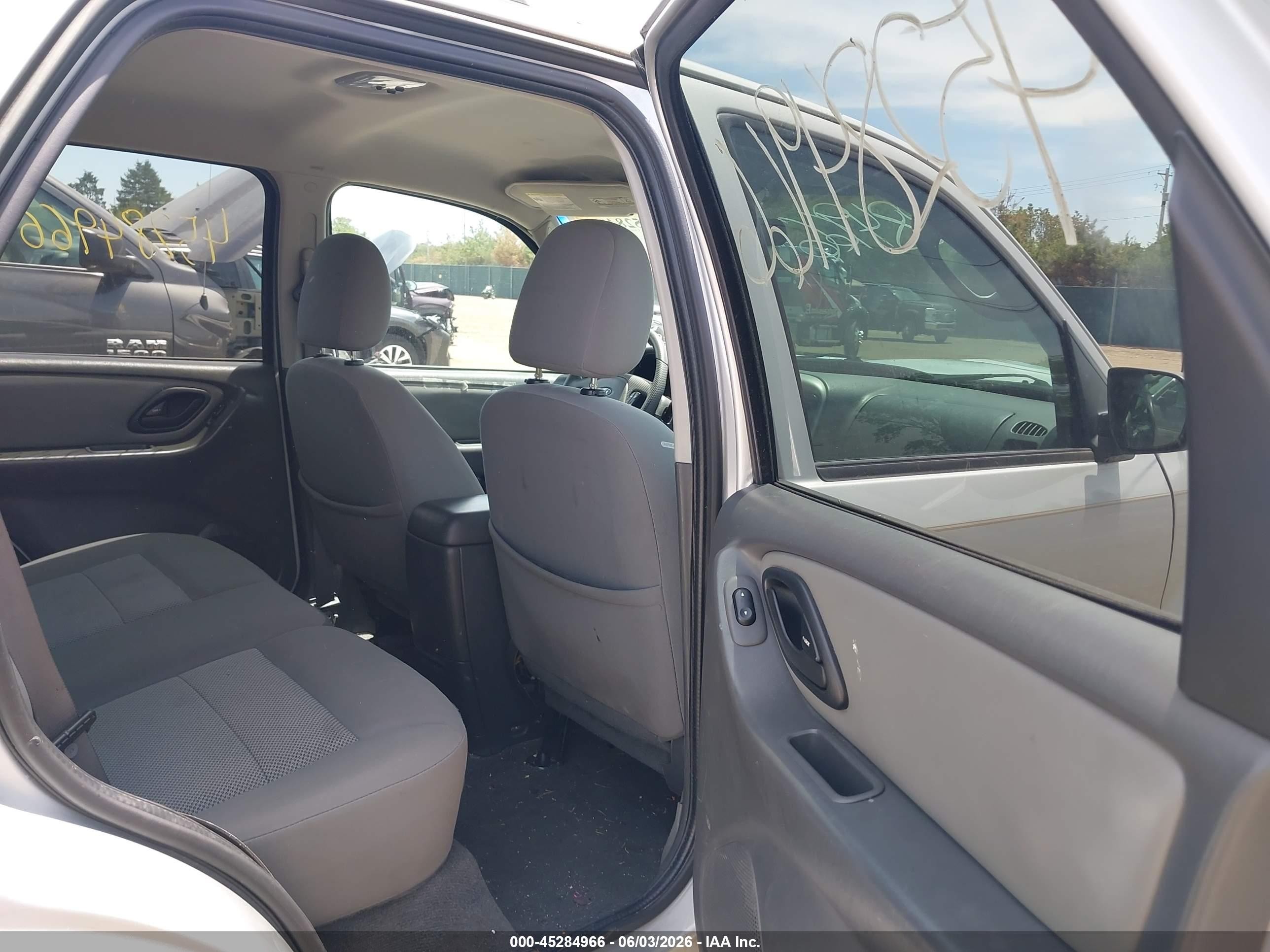 2005 Ford Escape Xlt Silver vin: 1FMCU03Z85KC43770