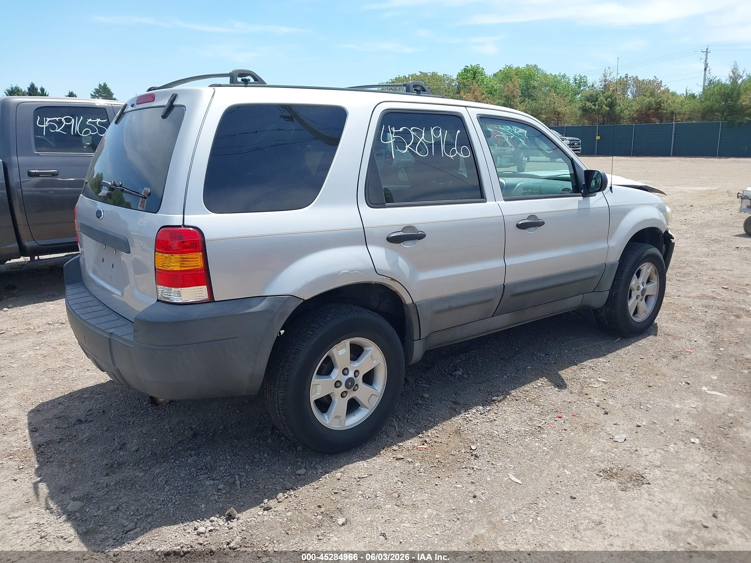 2005 Ford Escape Xlt Silver vin: 1FMCU03Z85KC43770