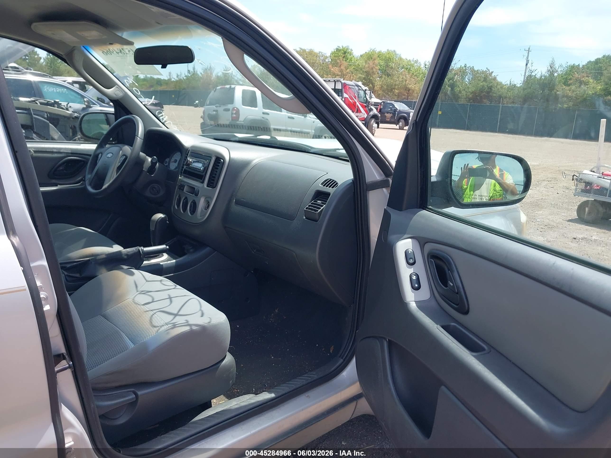 2005 Ford Escape Xlt Silver vin: 1FMCU03Z85KC43770