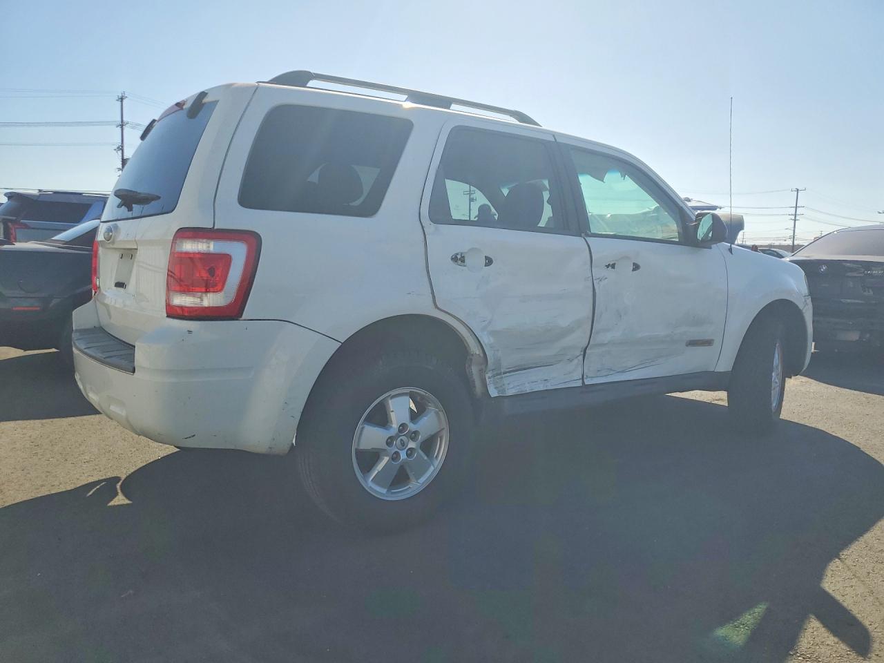 2008 Ford Escape Xlt White vin: 1FMCU03Z88KA71017