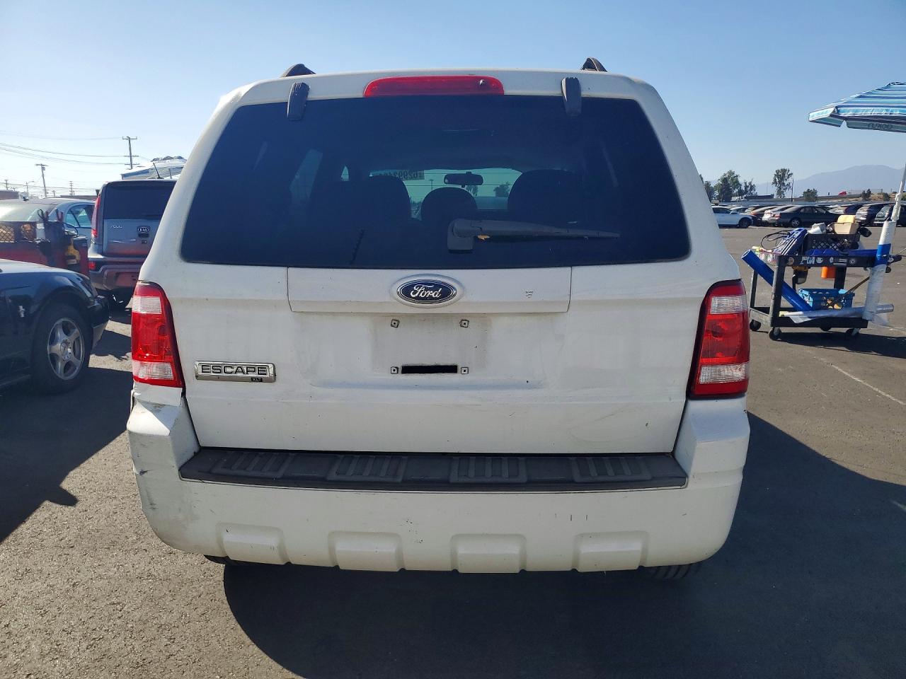 2008 Ford Escape Xlt White vin: 1FMCU03Z88KA71017