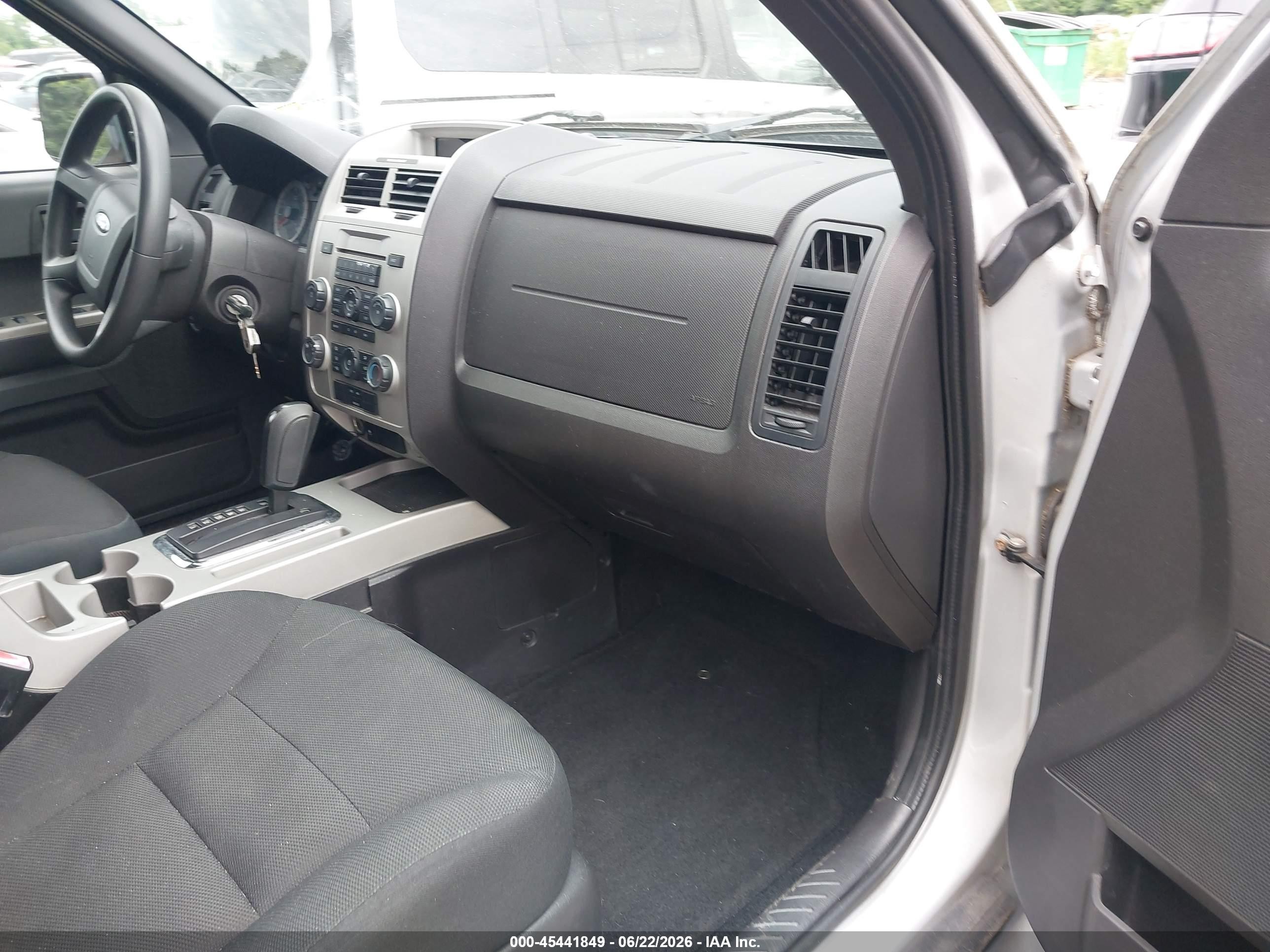 2008 Ford Escape Xlt Серебряный vin: 1FMCU03Z88KE47165