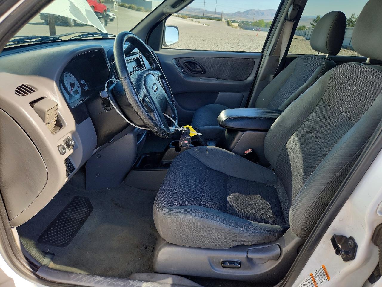 2002 Ford Escape Xlt White vin: 1FMCU04102KA79340