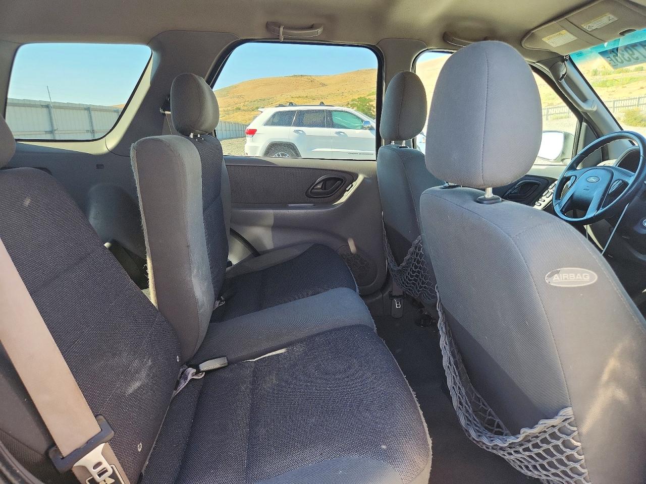 2002 Ford Escape Xlt White vin: 1FMCU04102KA79340