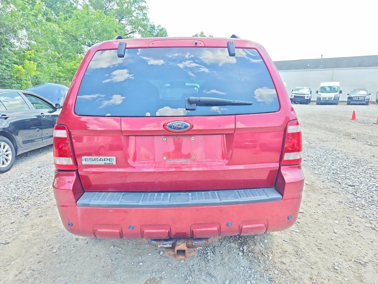 2008 Ford Escape Limited Red vin: 1FMCU04108KA79797