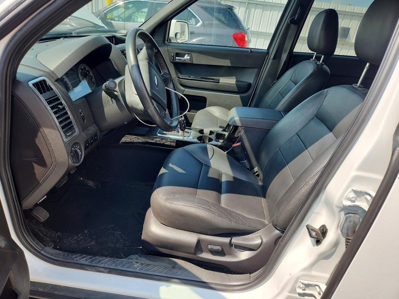 2008 Ford Escape Limited White vin: 1FMCU04108KB67376