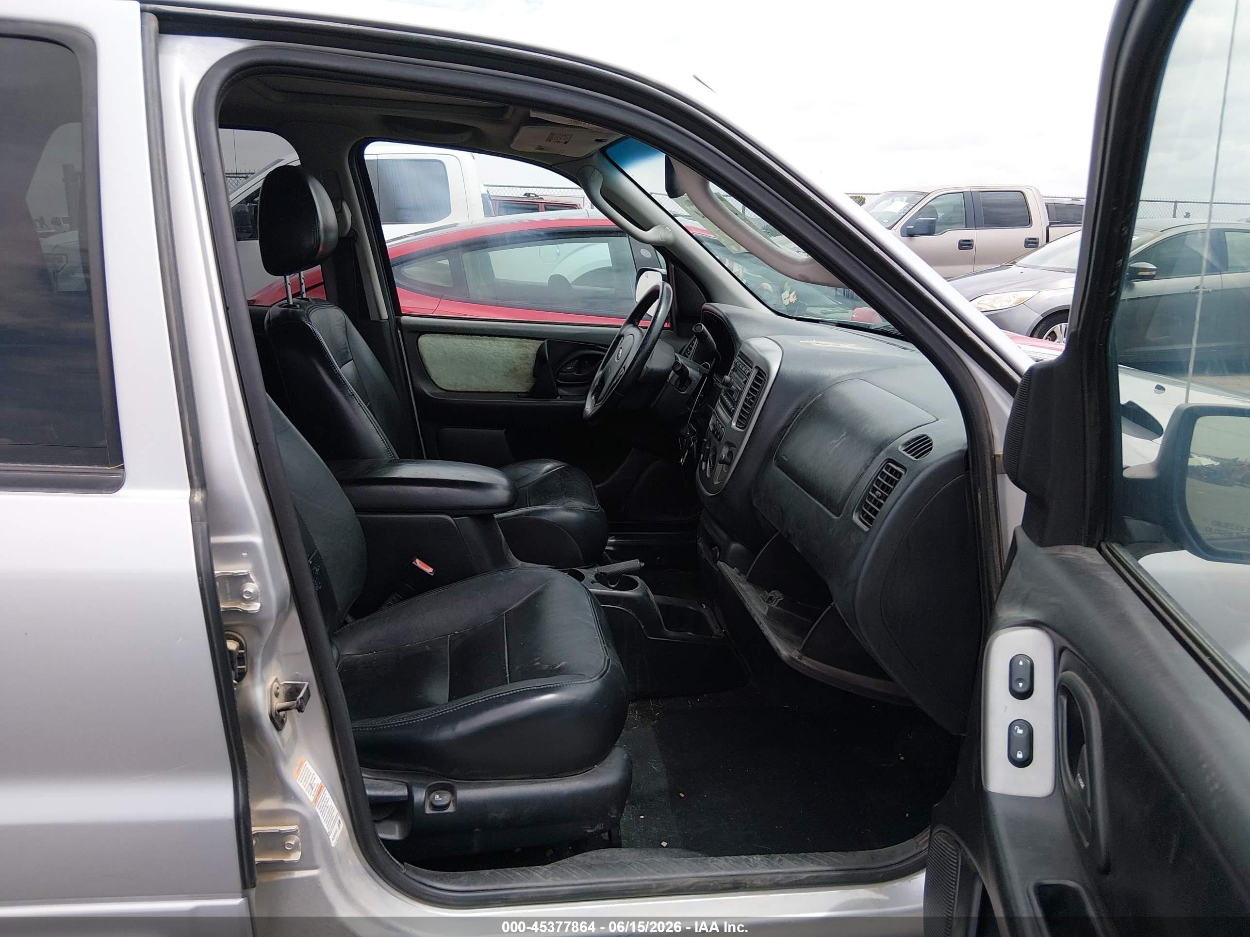 2004 Ford Escape Limited Silver vin: 1FMCU04124KB74484