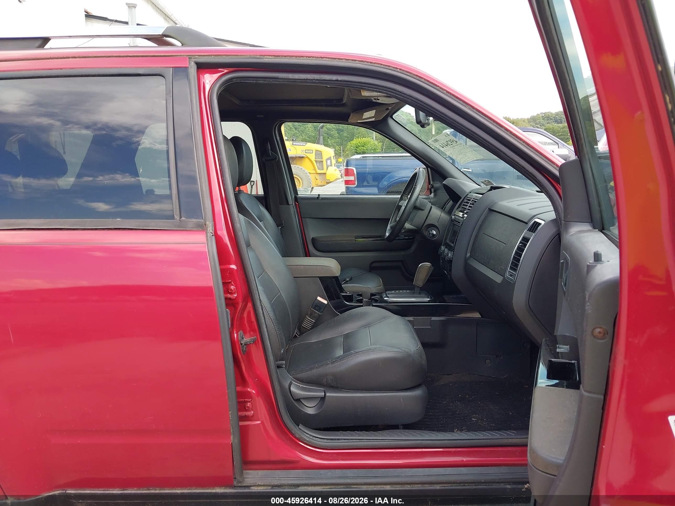 2008 Ford Escape Limited Red vin: 1FMCU04128KB91596