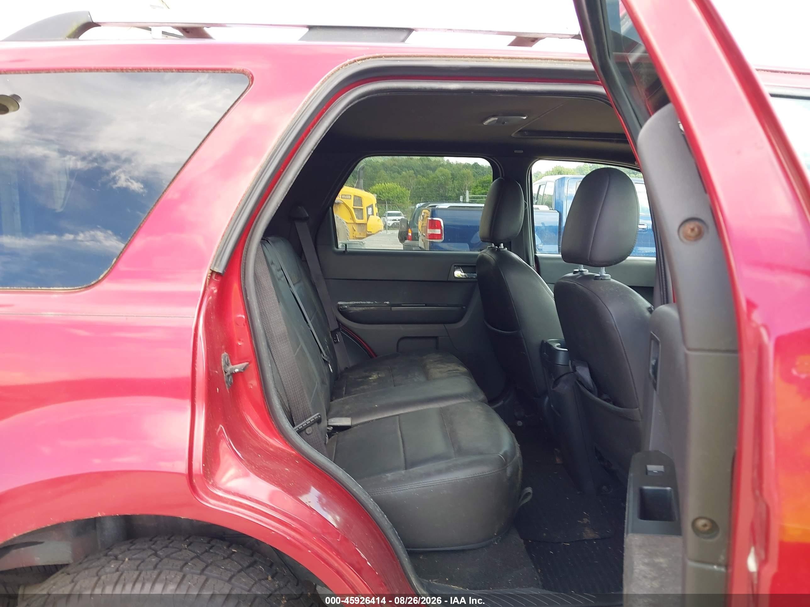 2008 Ford Escape Limited Red vin: 1FMCU04128KB91596