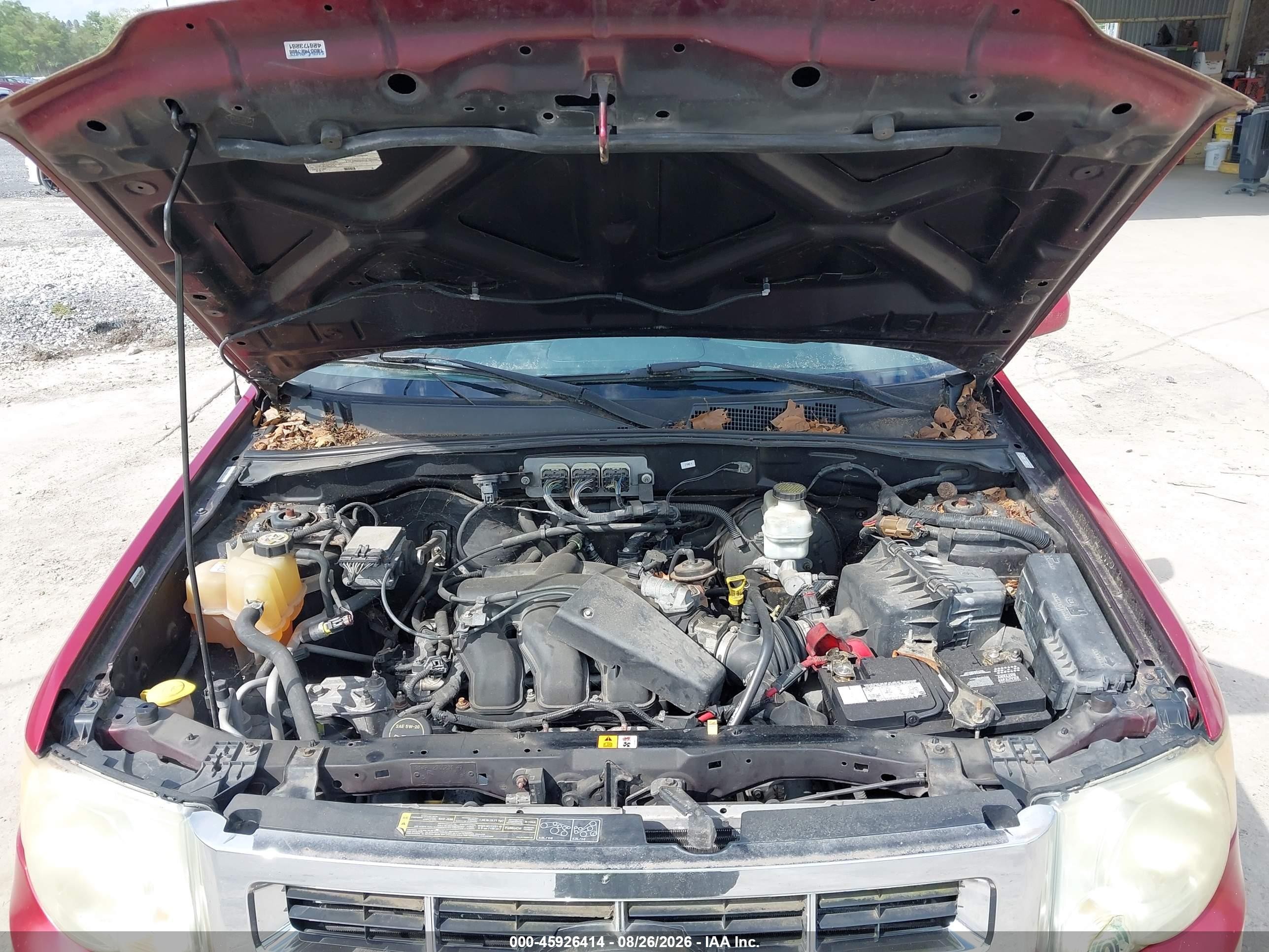 2008 Ford Escape Limited Red vin: 1FMCU04128KB91596