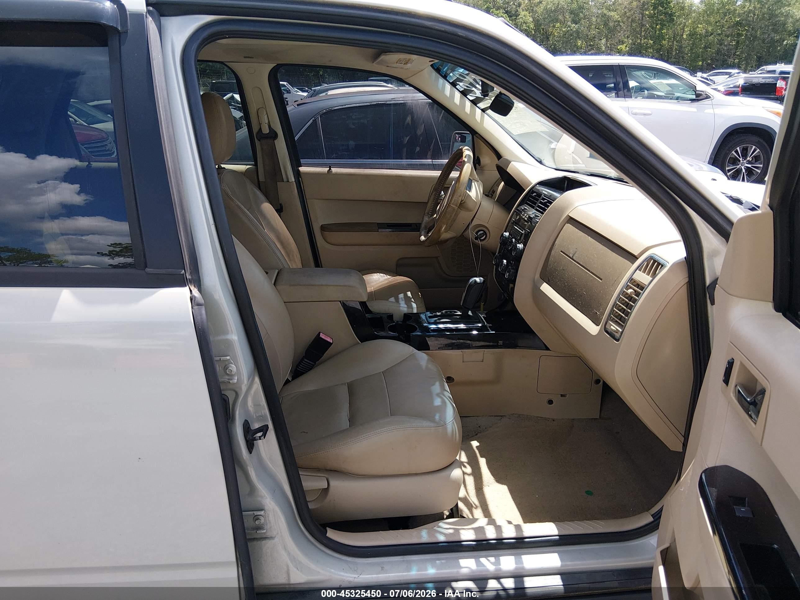 2008 Ford Escape Limited White vin: 1FMCU04138KA38189