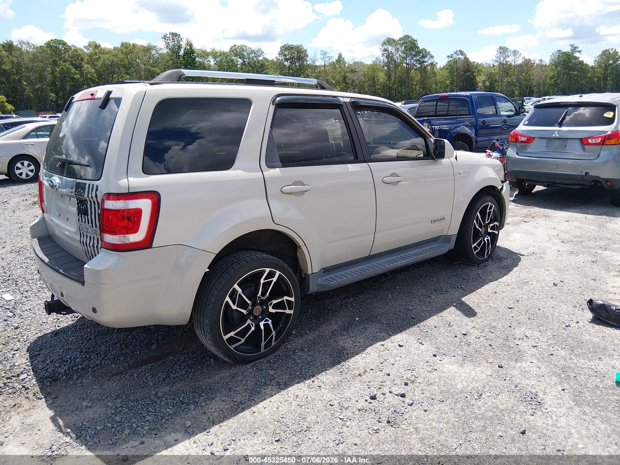 2008 Ford Escape Limited White vin: 1FMCU04138KA38189