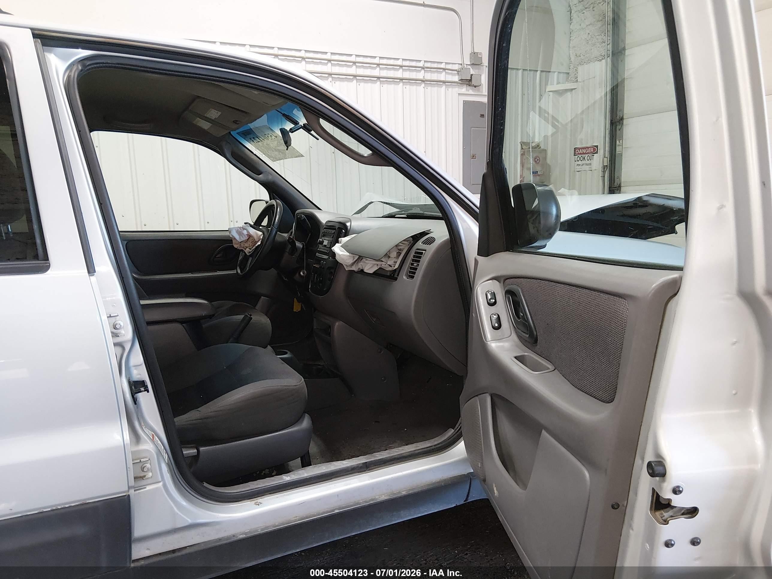 2002 Ford Escape Xlt Silver vin: 1FMCU04142KB05681